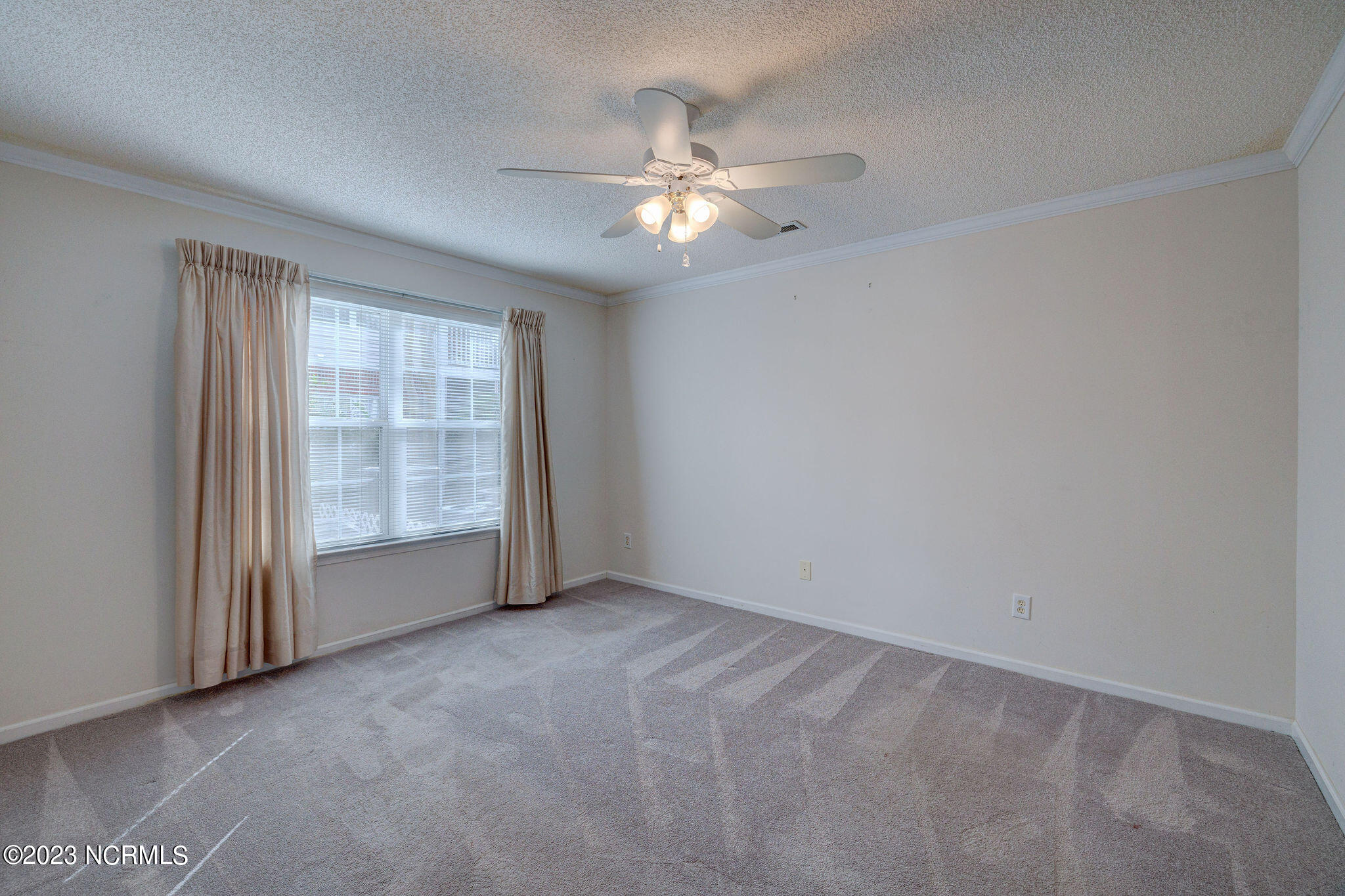 1402 Willoughby Park Court 1