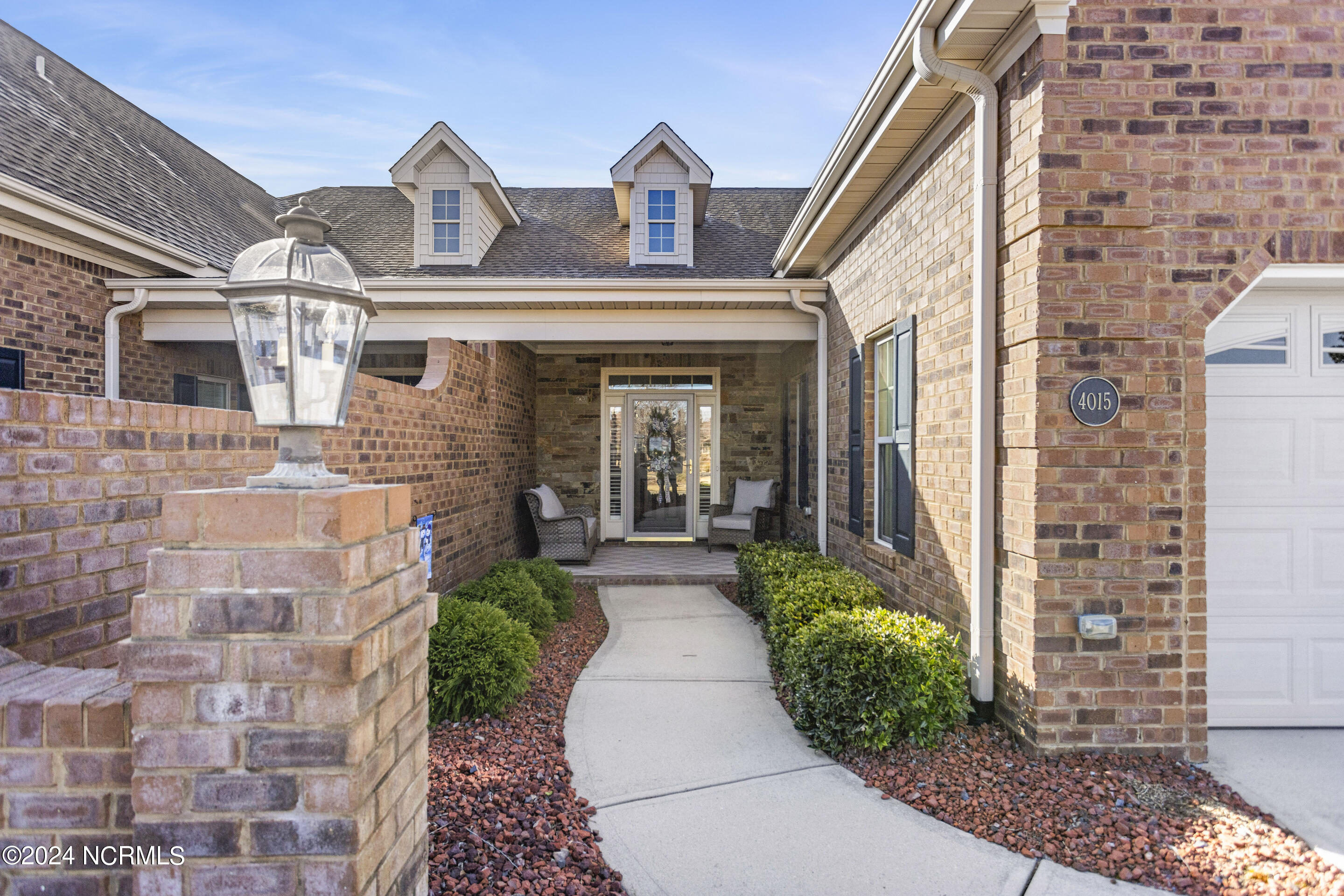 4015 Alastaire Cove
