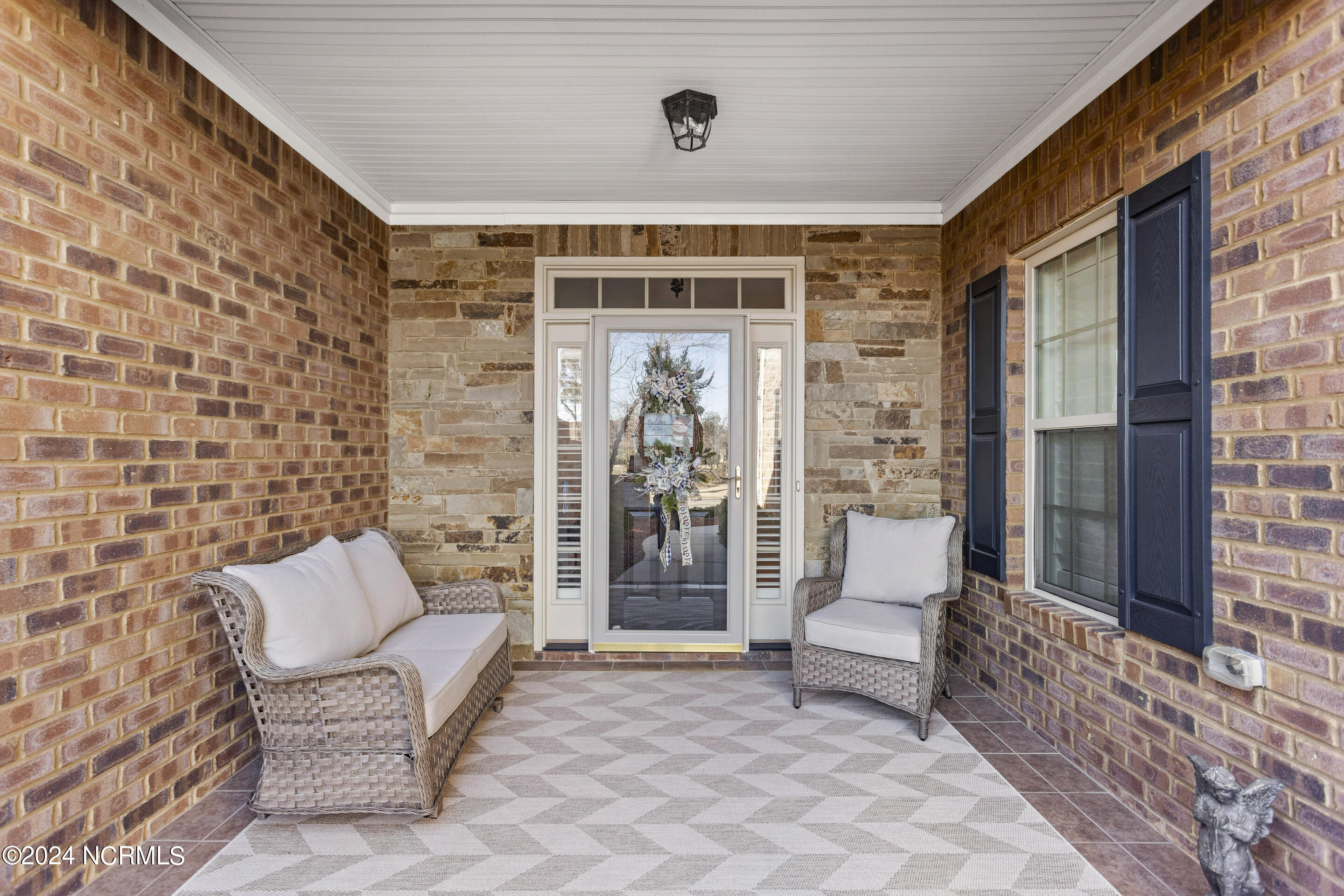 4015 Alastaire Cove
