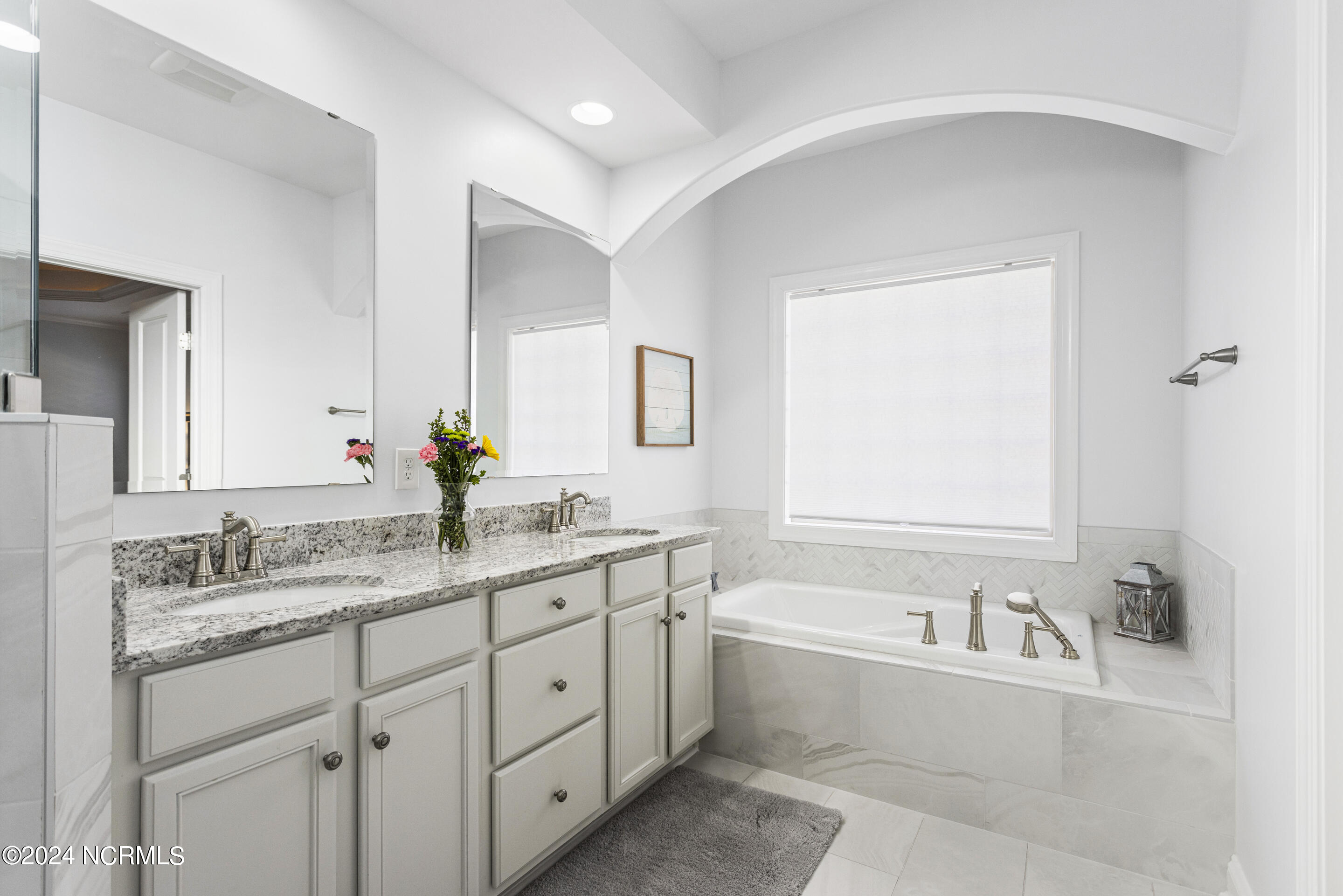 4015 Alastaire Cove