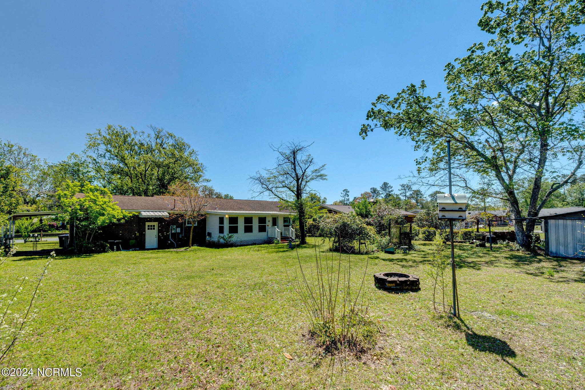 909 Kings Grant Road