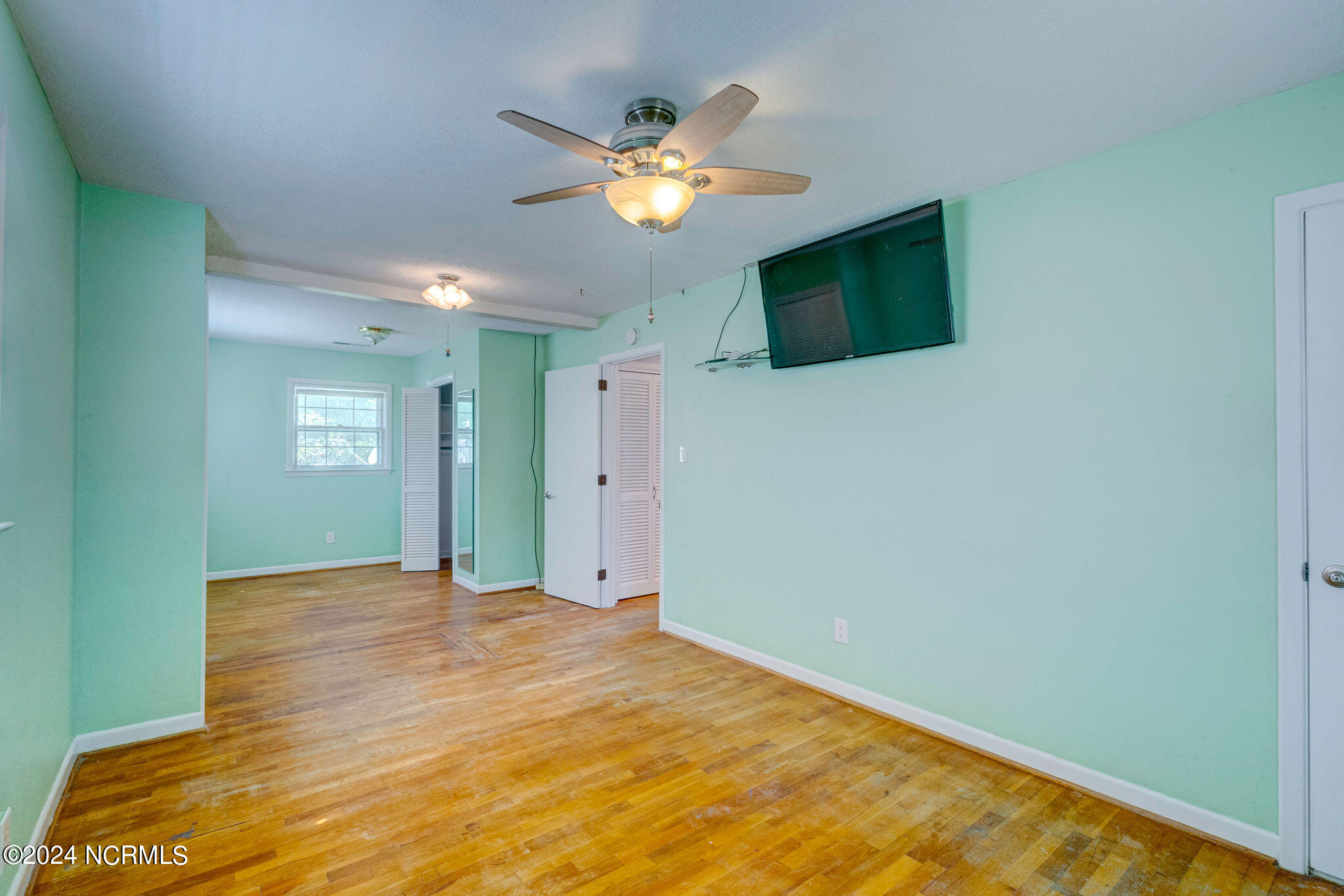 909 Kings Grant Road