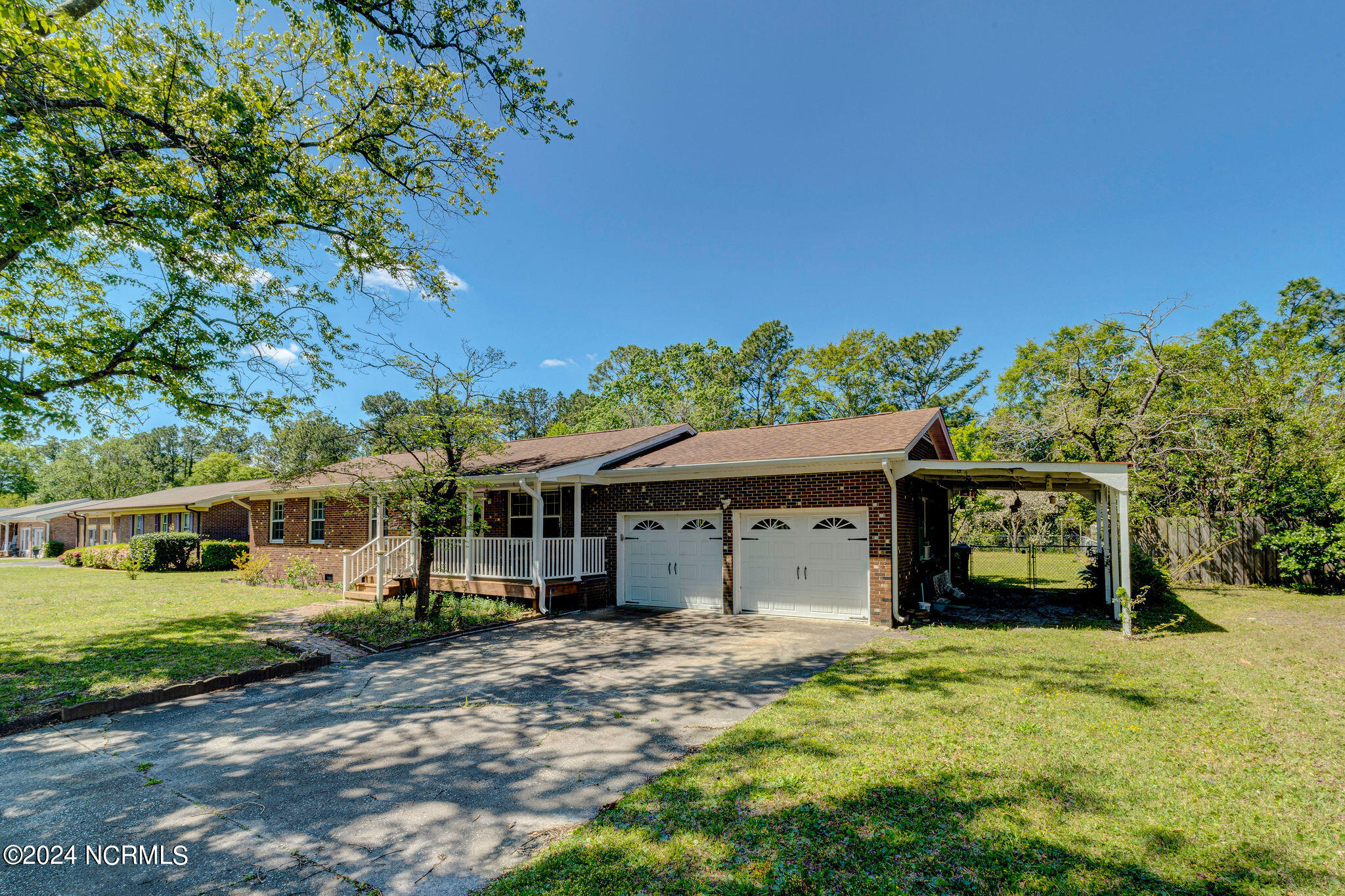 909 Kings Grant Road