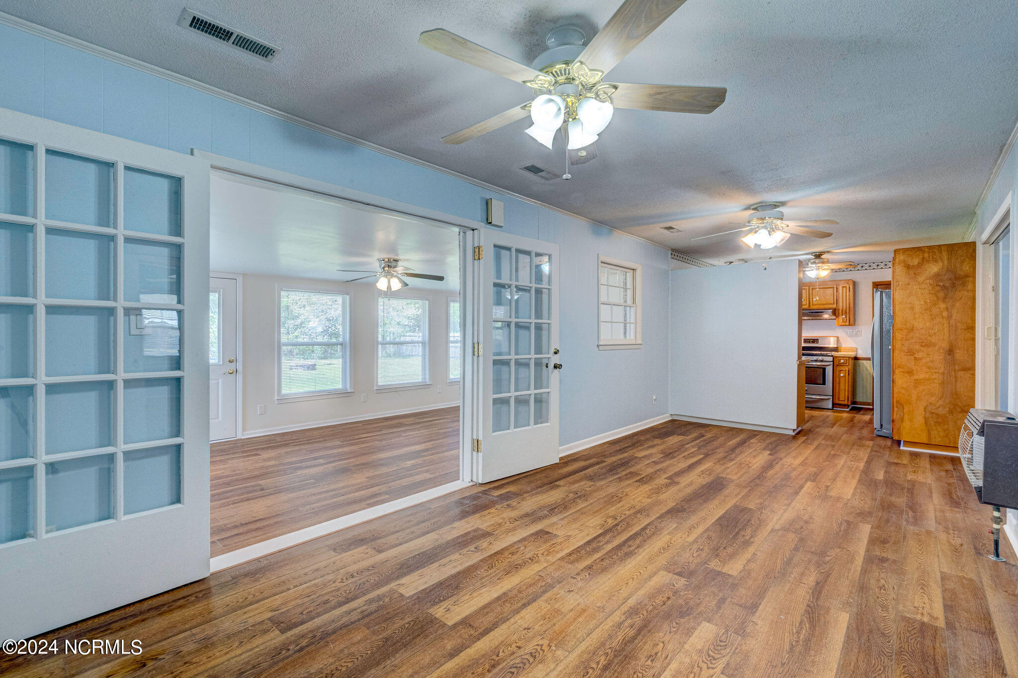 909 Kings Grant Road