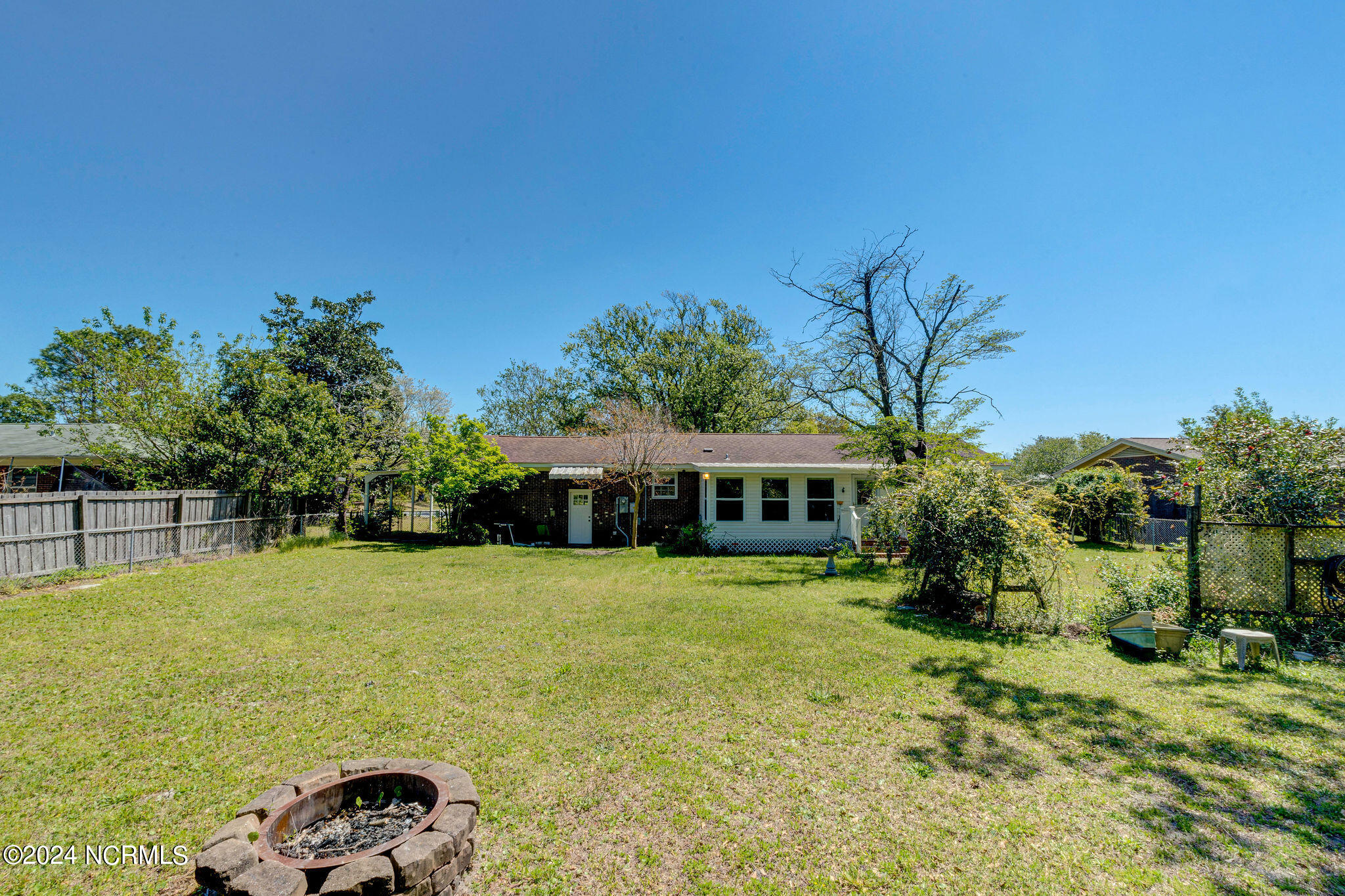909 Kings Grant Road