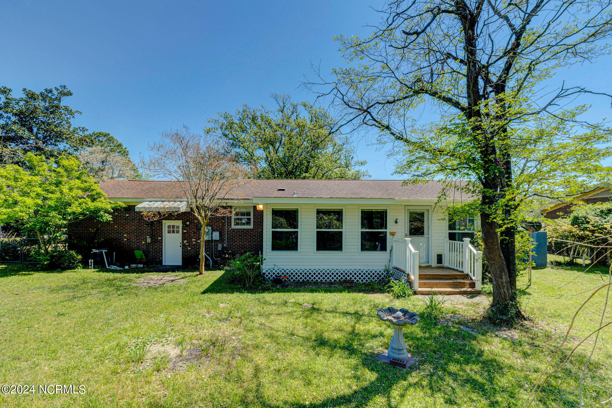 909 Kings Grant Road