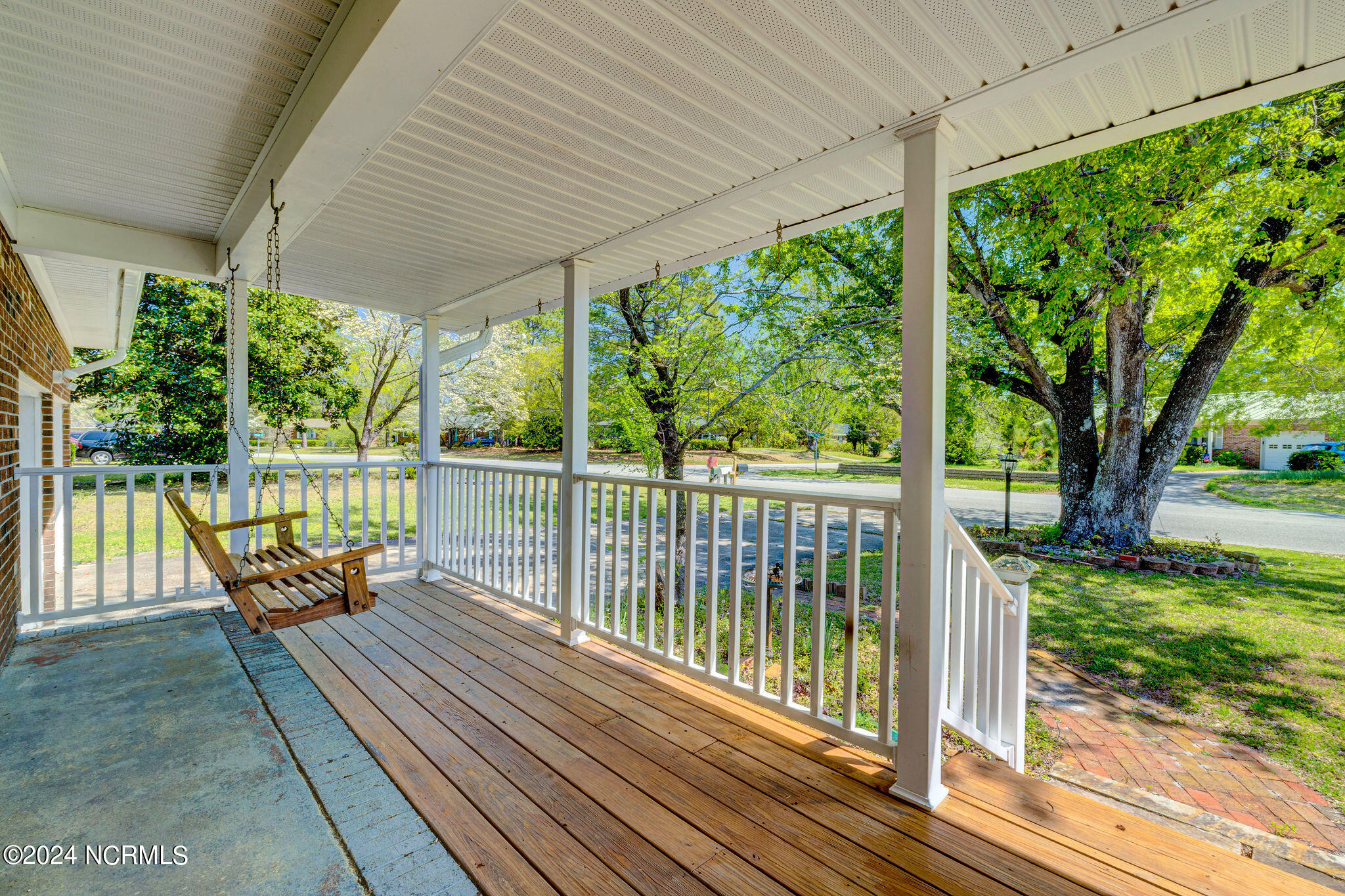 909 Kings Grant Road