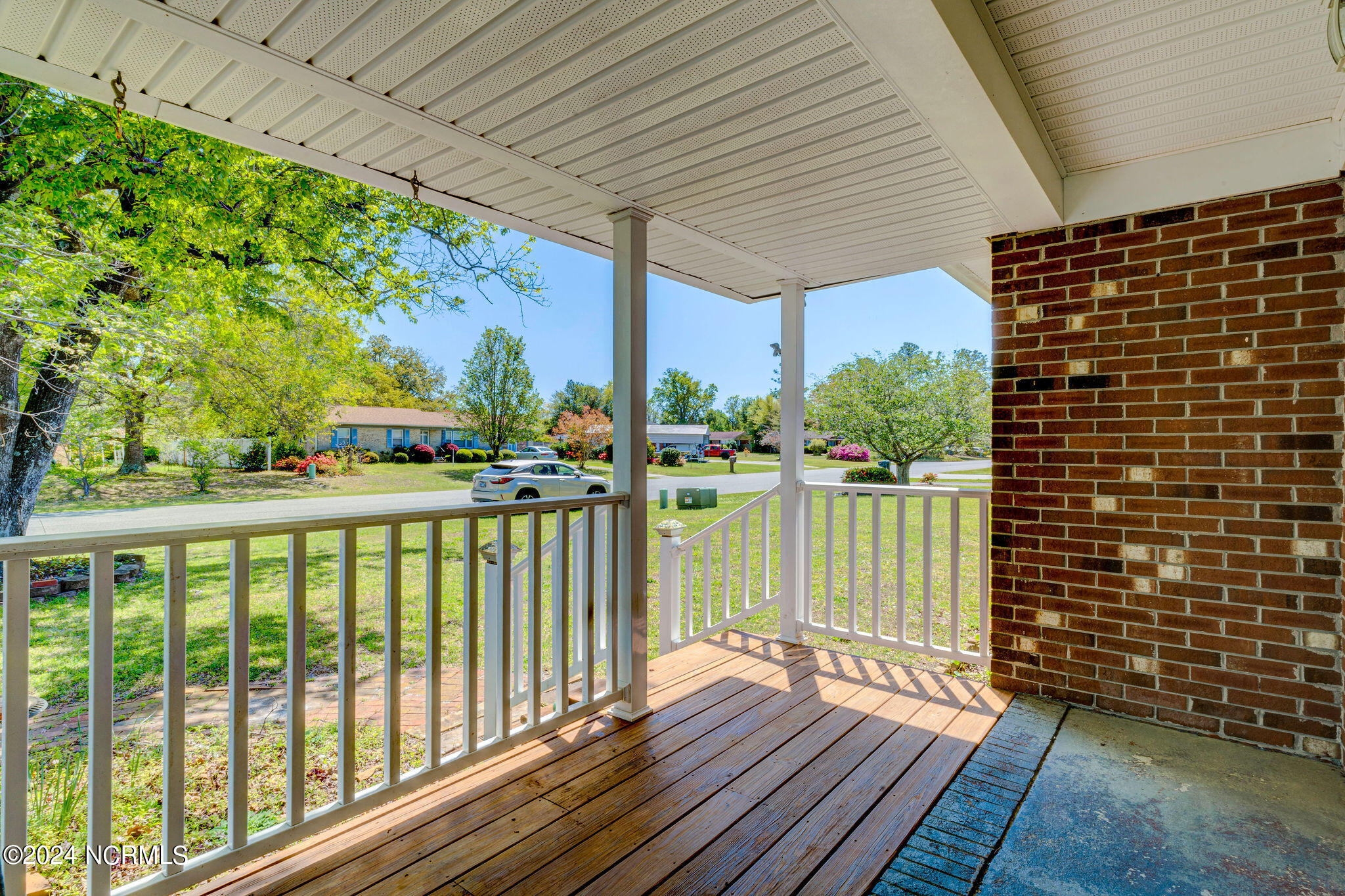 909 Kings Grant Road