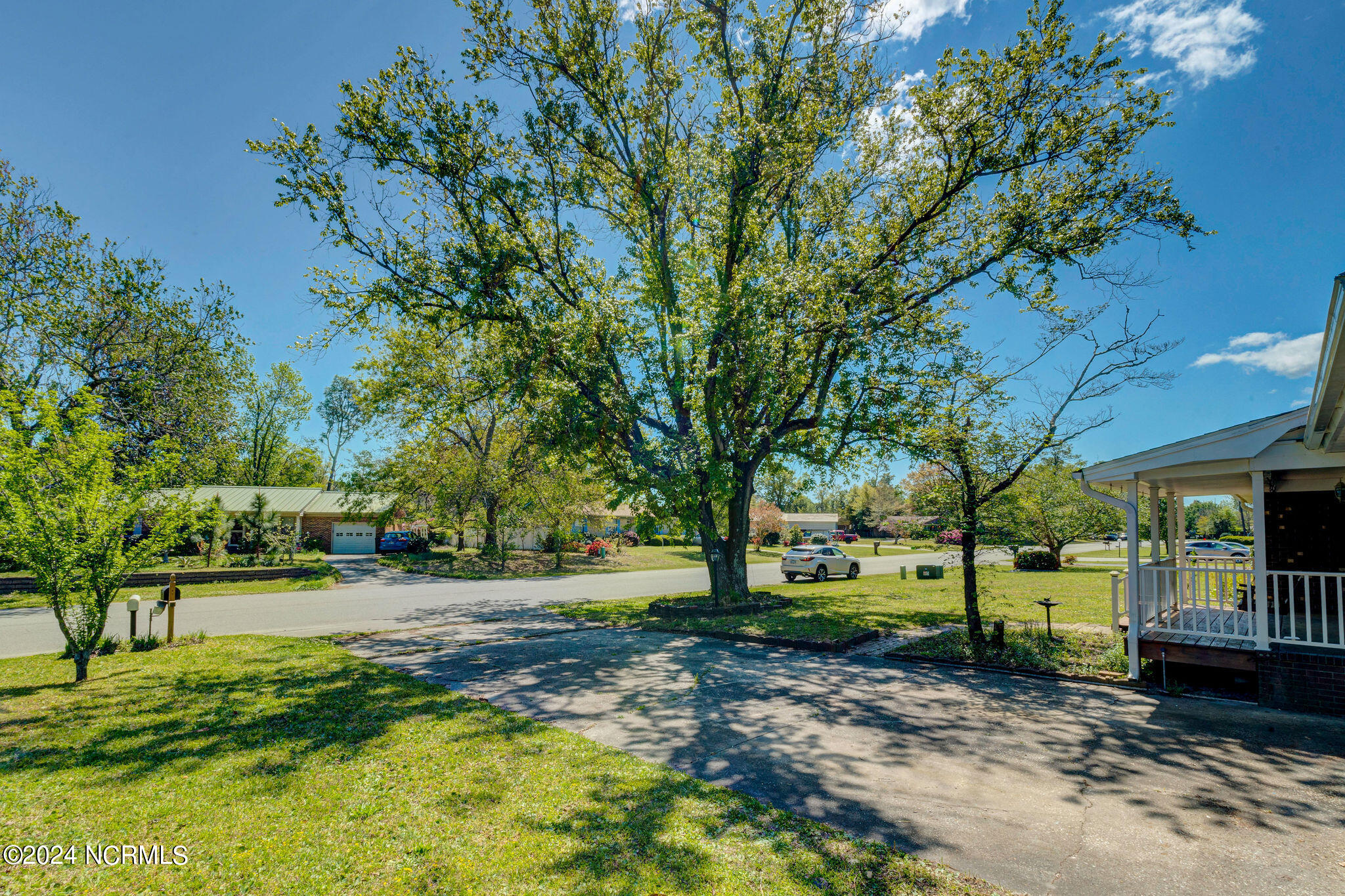 909 Kings Grant Road