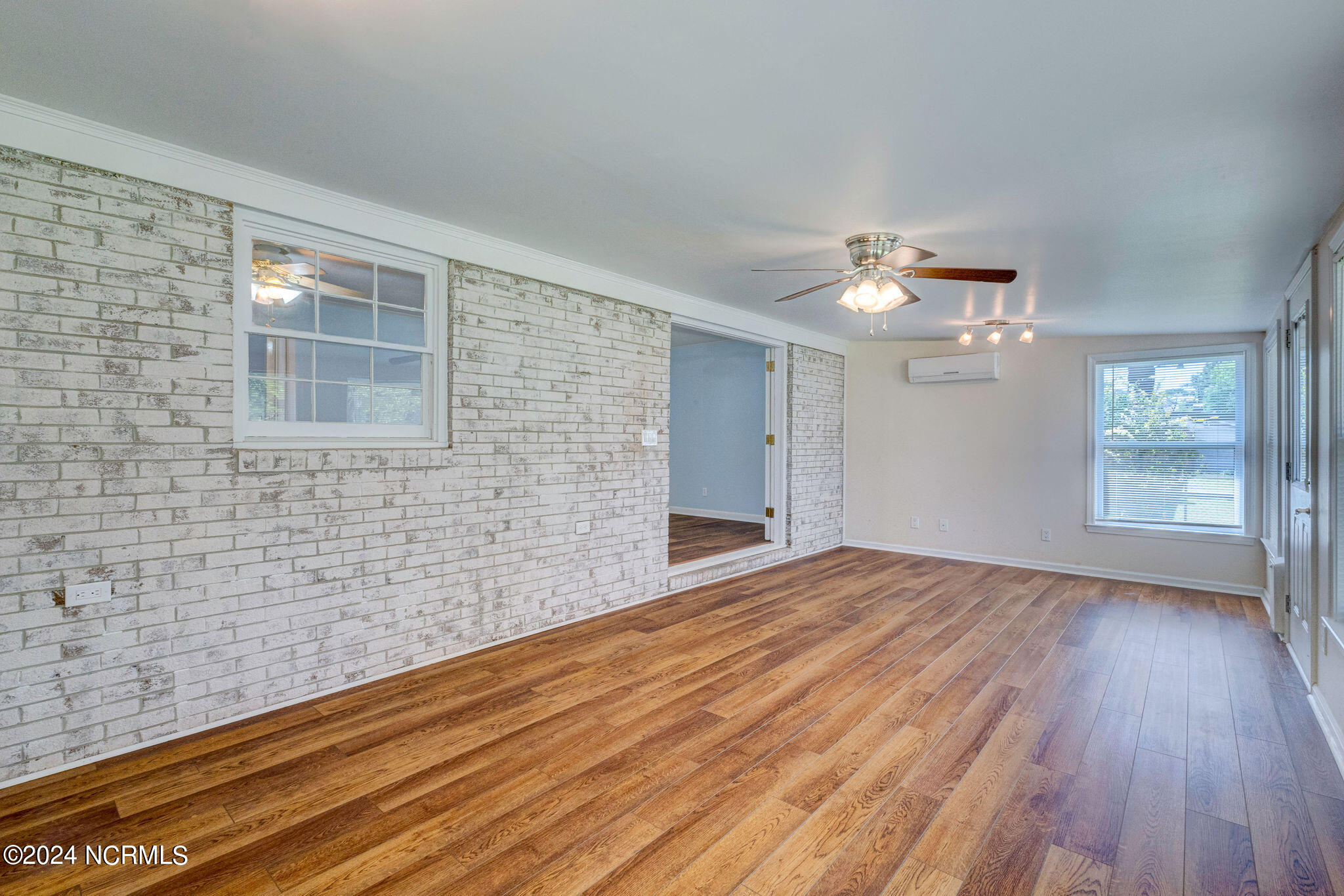 909 Kings Grant Road