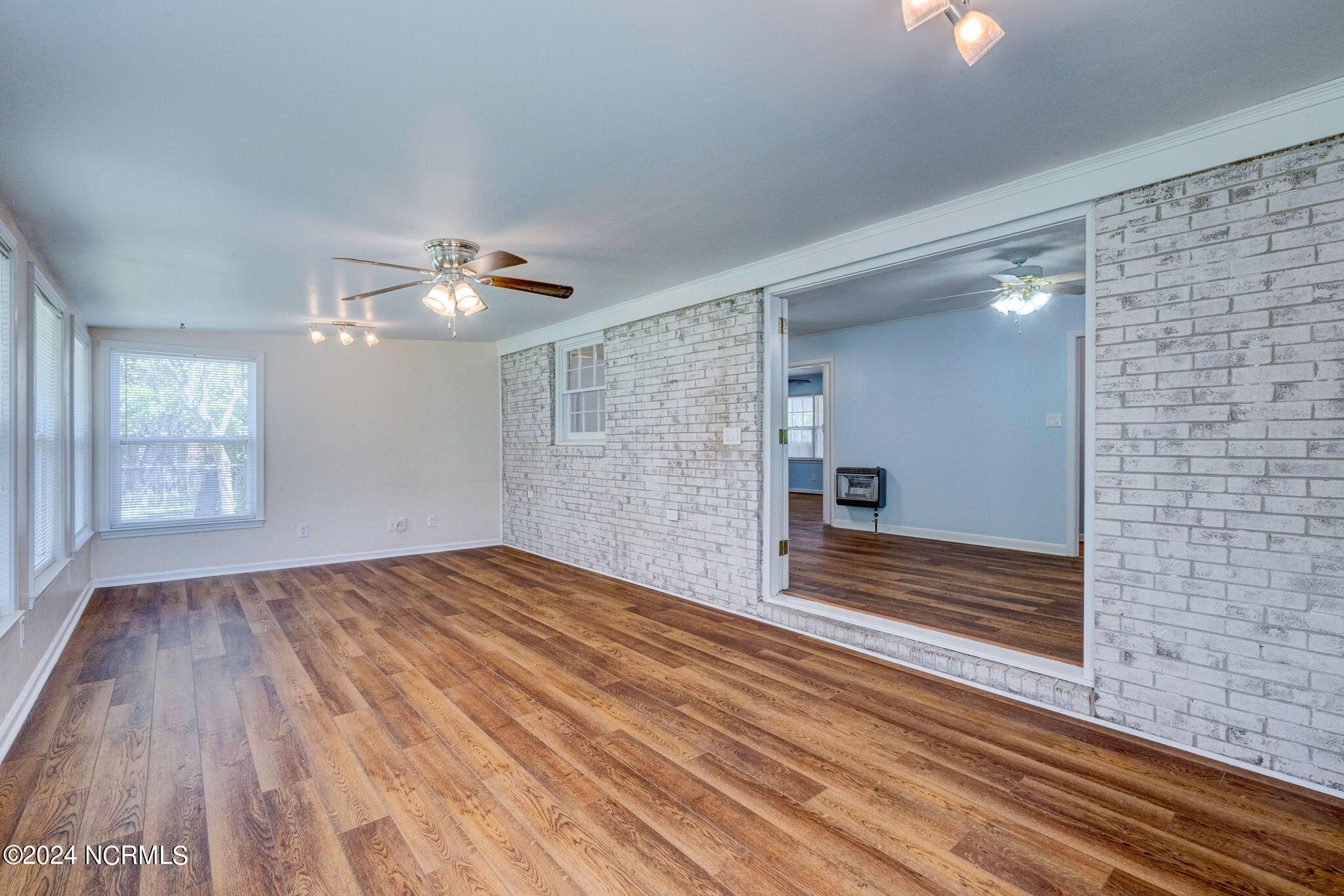 909 Kings Grant Road