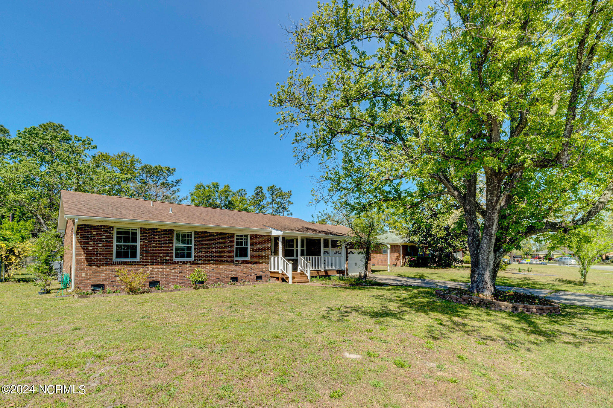 909 Kings Grant Road
