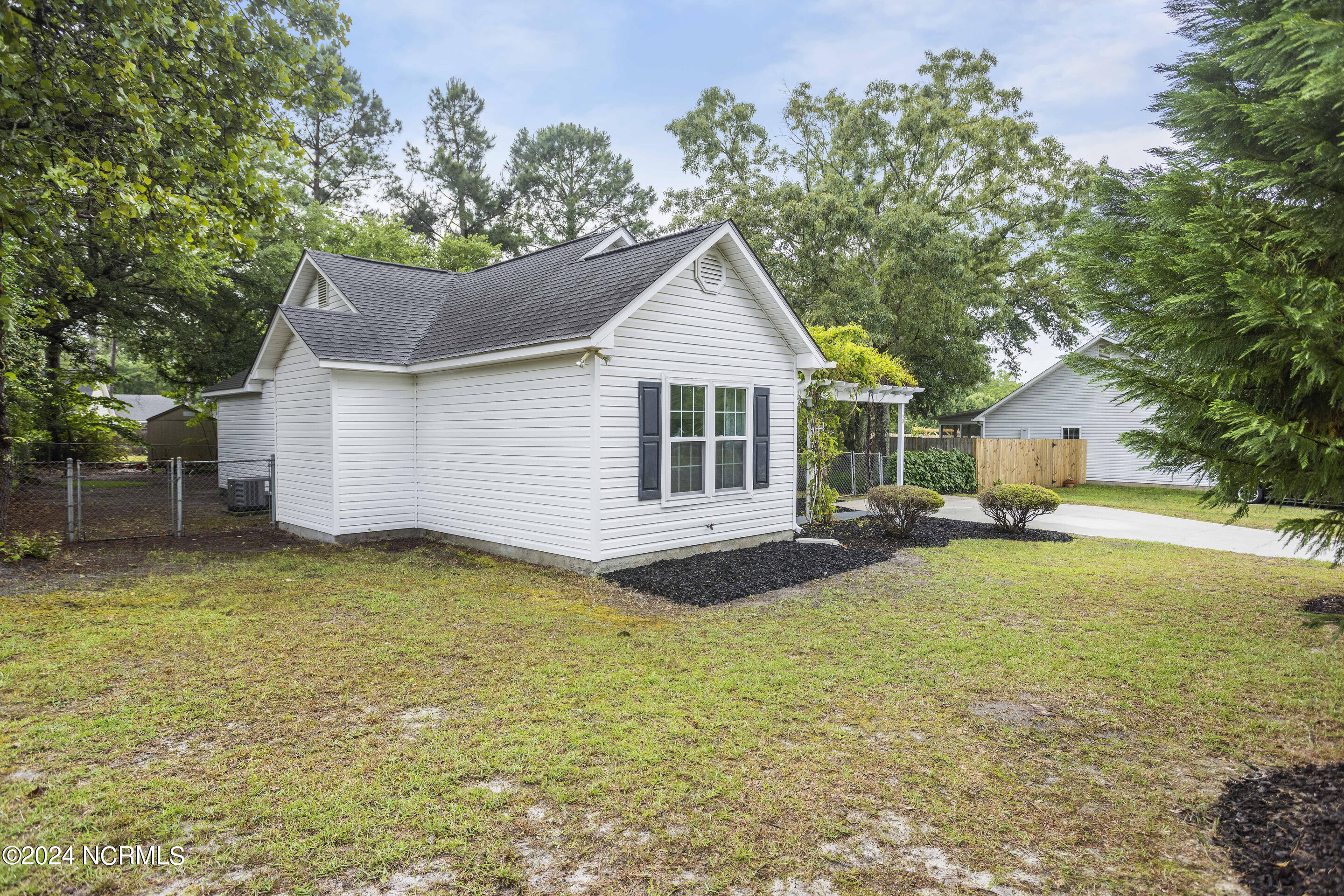 315 Tangle Oaks Court SE