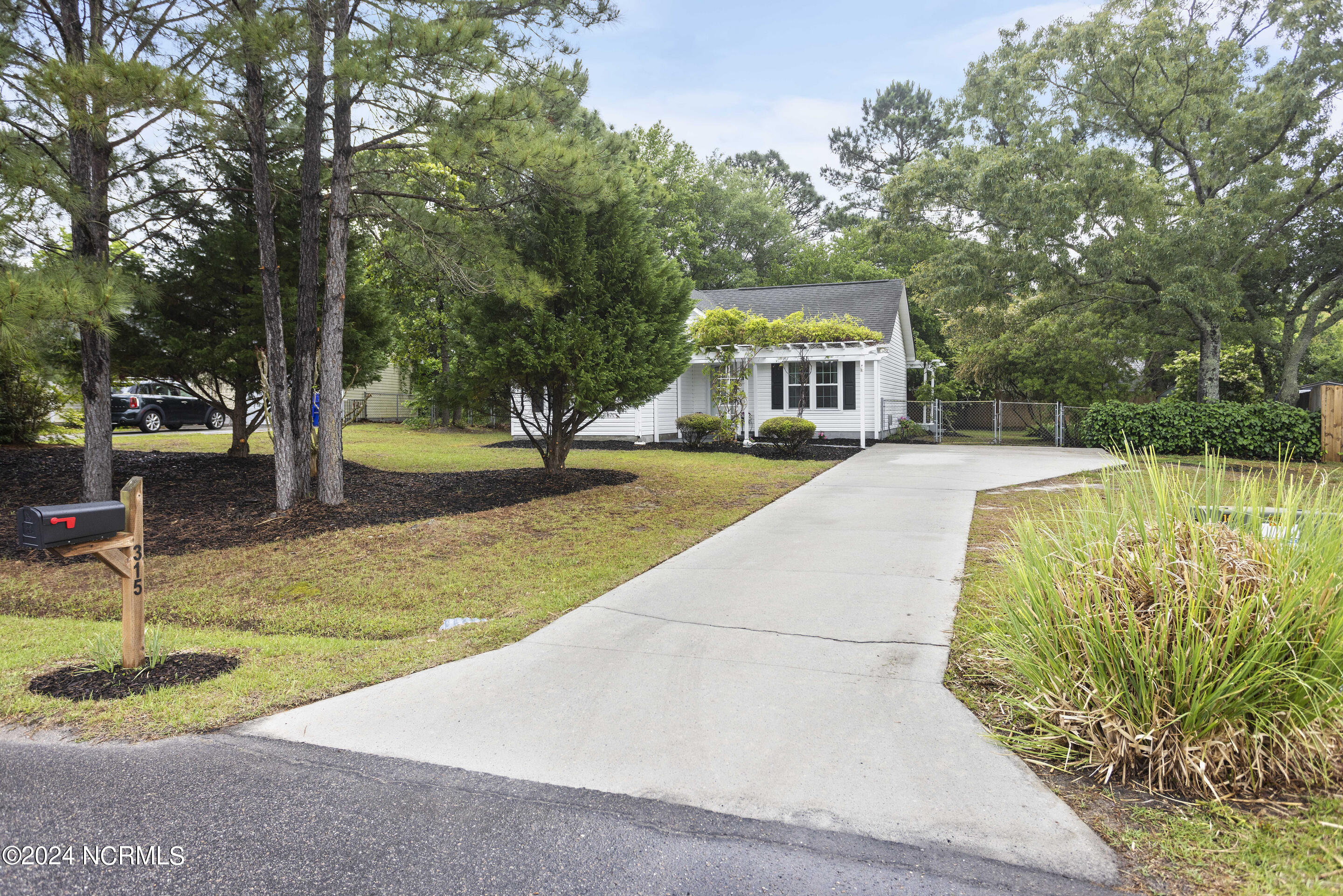315 Tangle Oaks Court SE