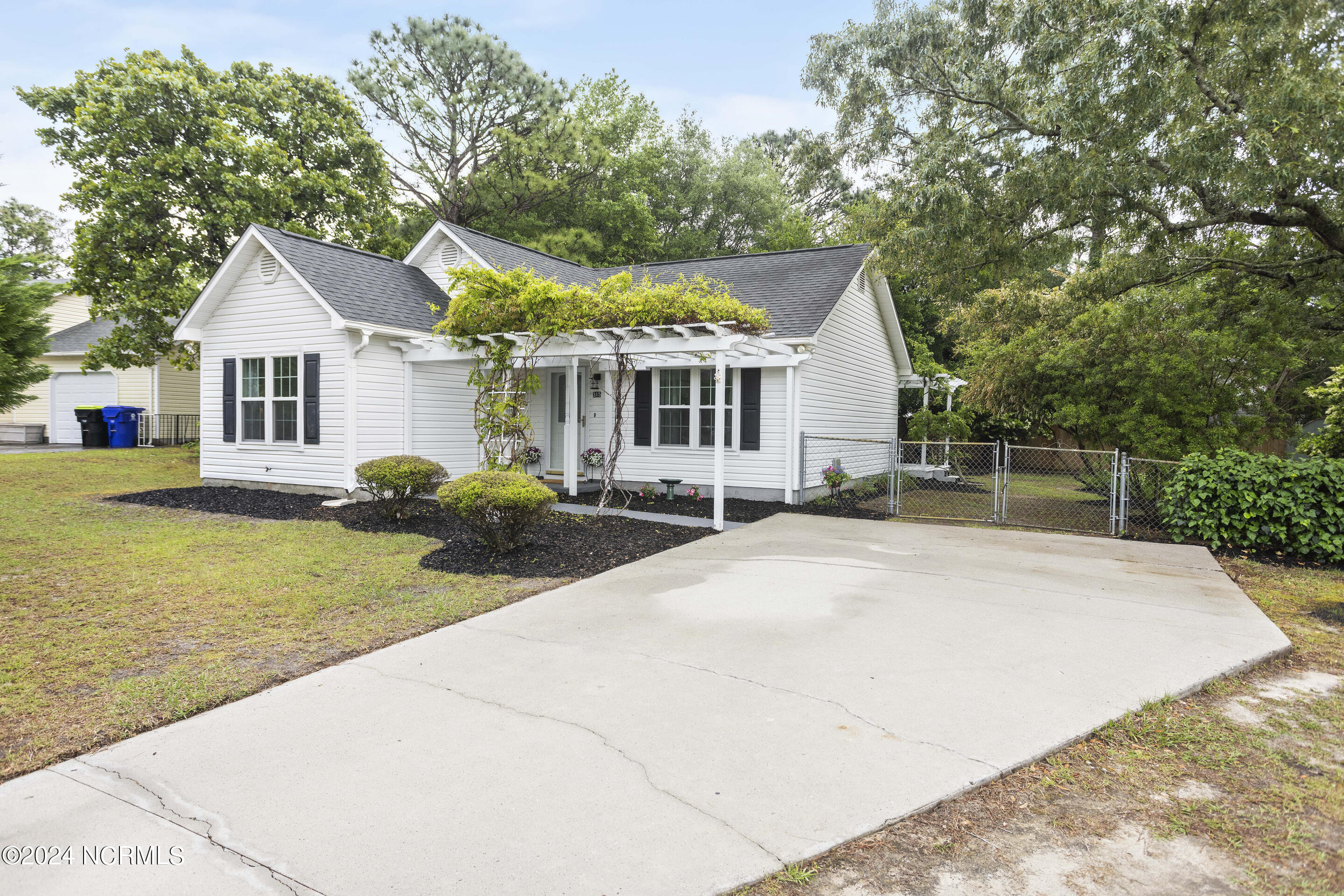 315 Tangle Oaks Court SE