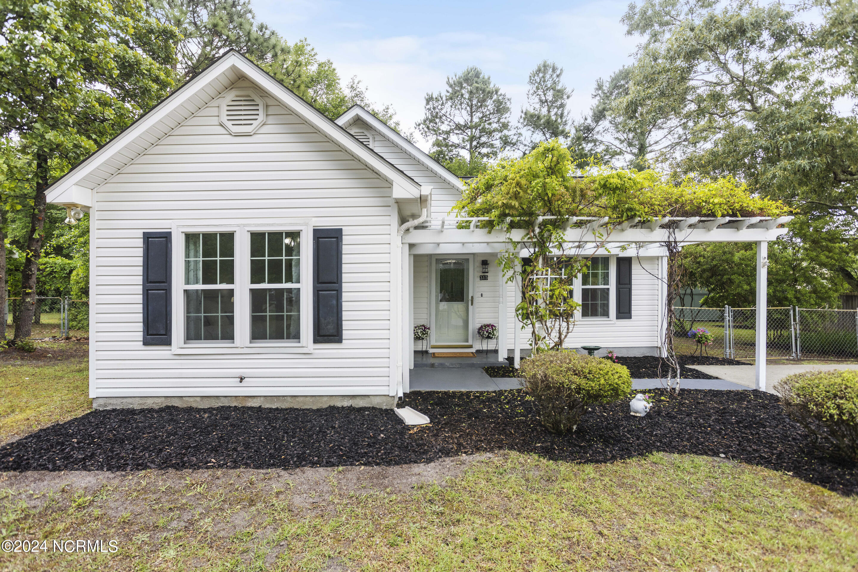 315 Tangle Oaks Court SE