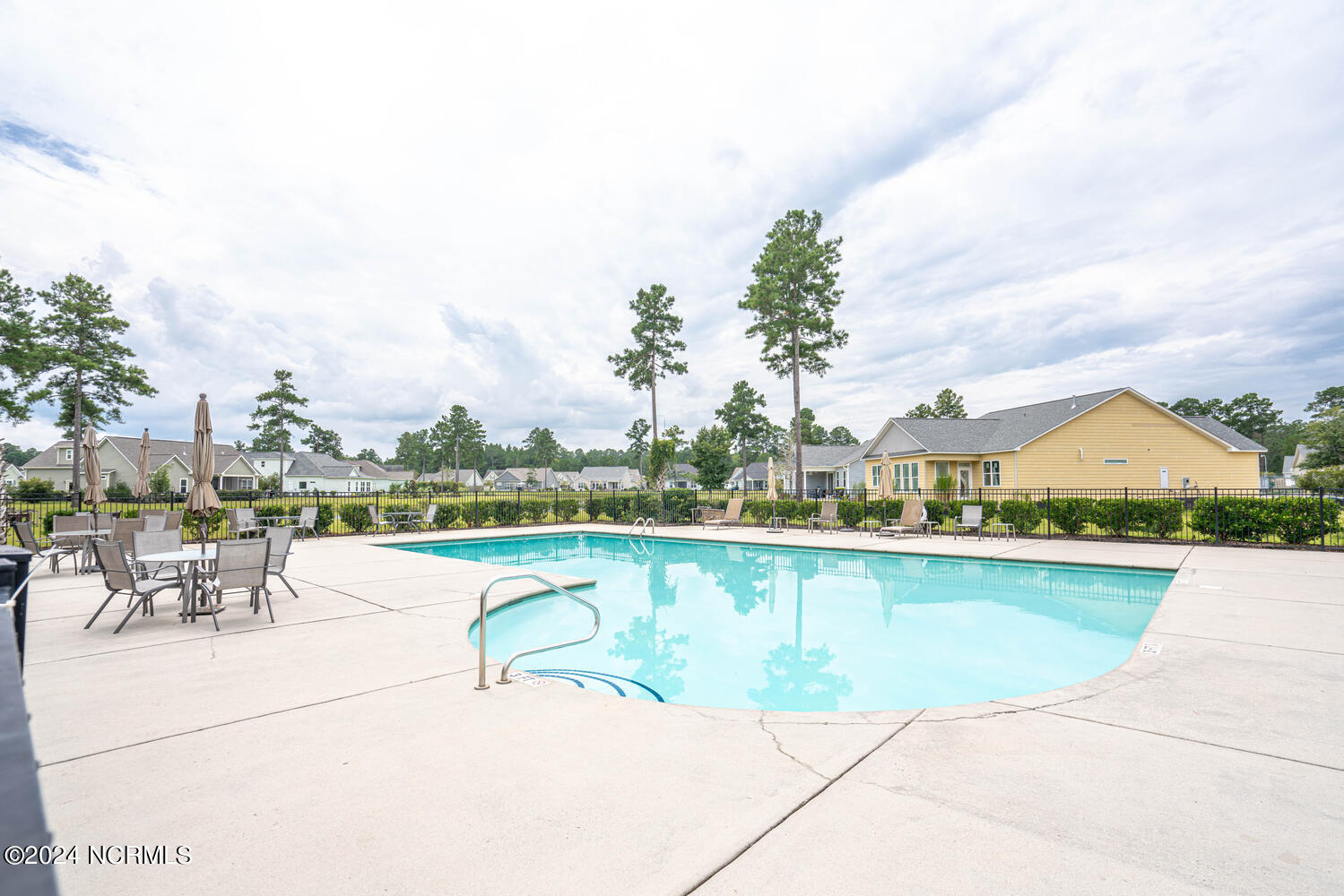 3774 Summer Breeze Court NE