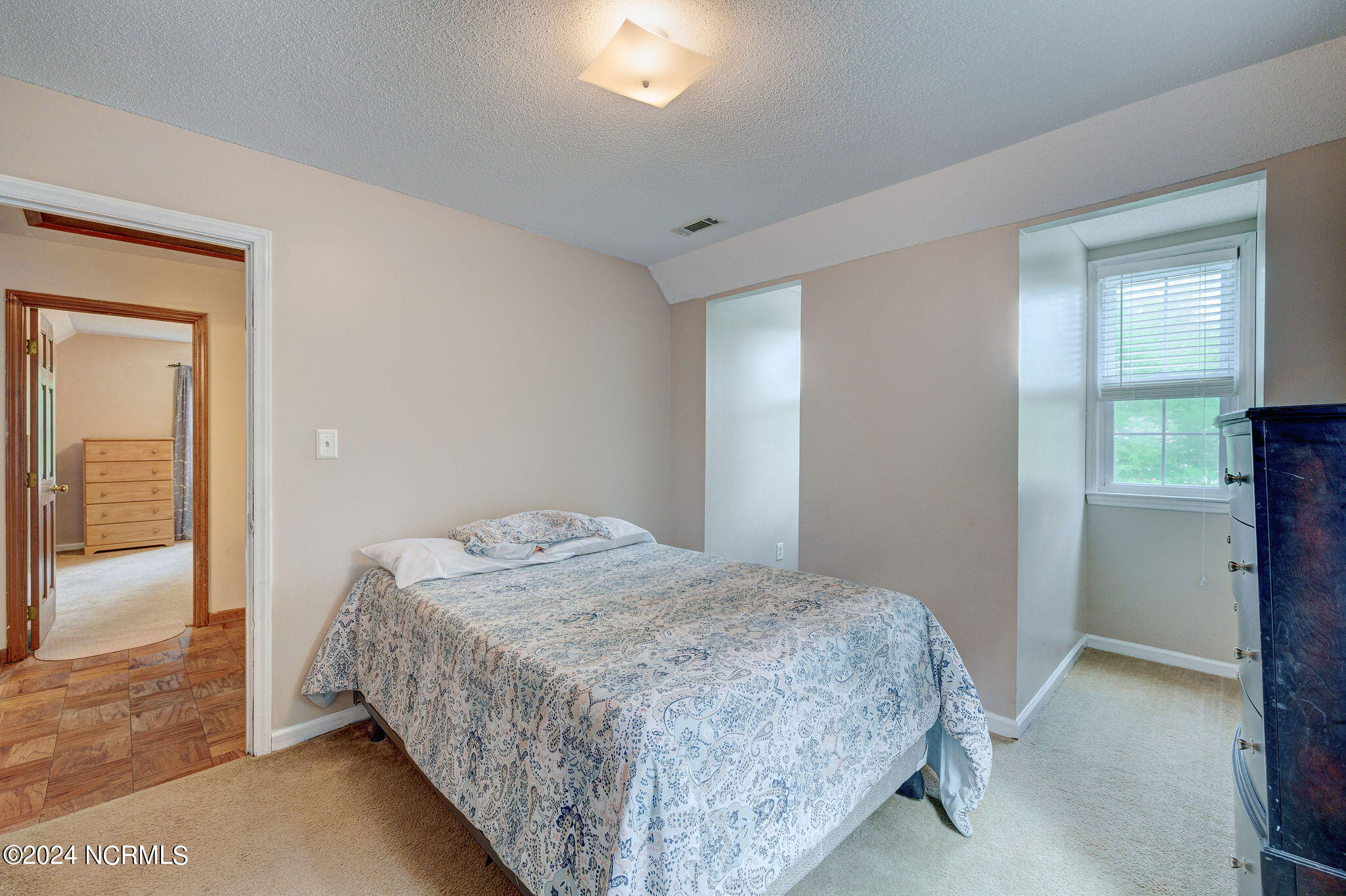 9823 Black Bear Hollow SE