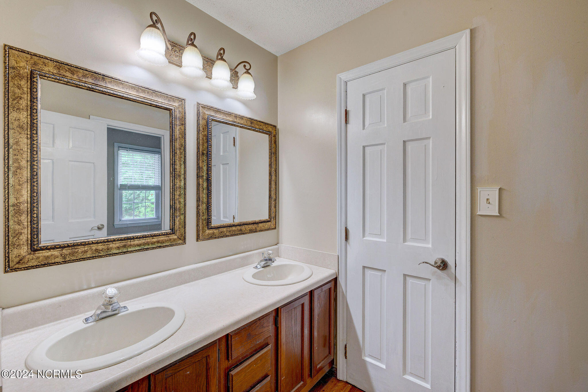 9823 Black Bear Hollow SE