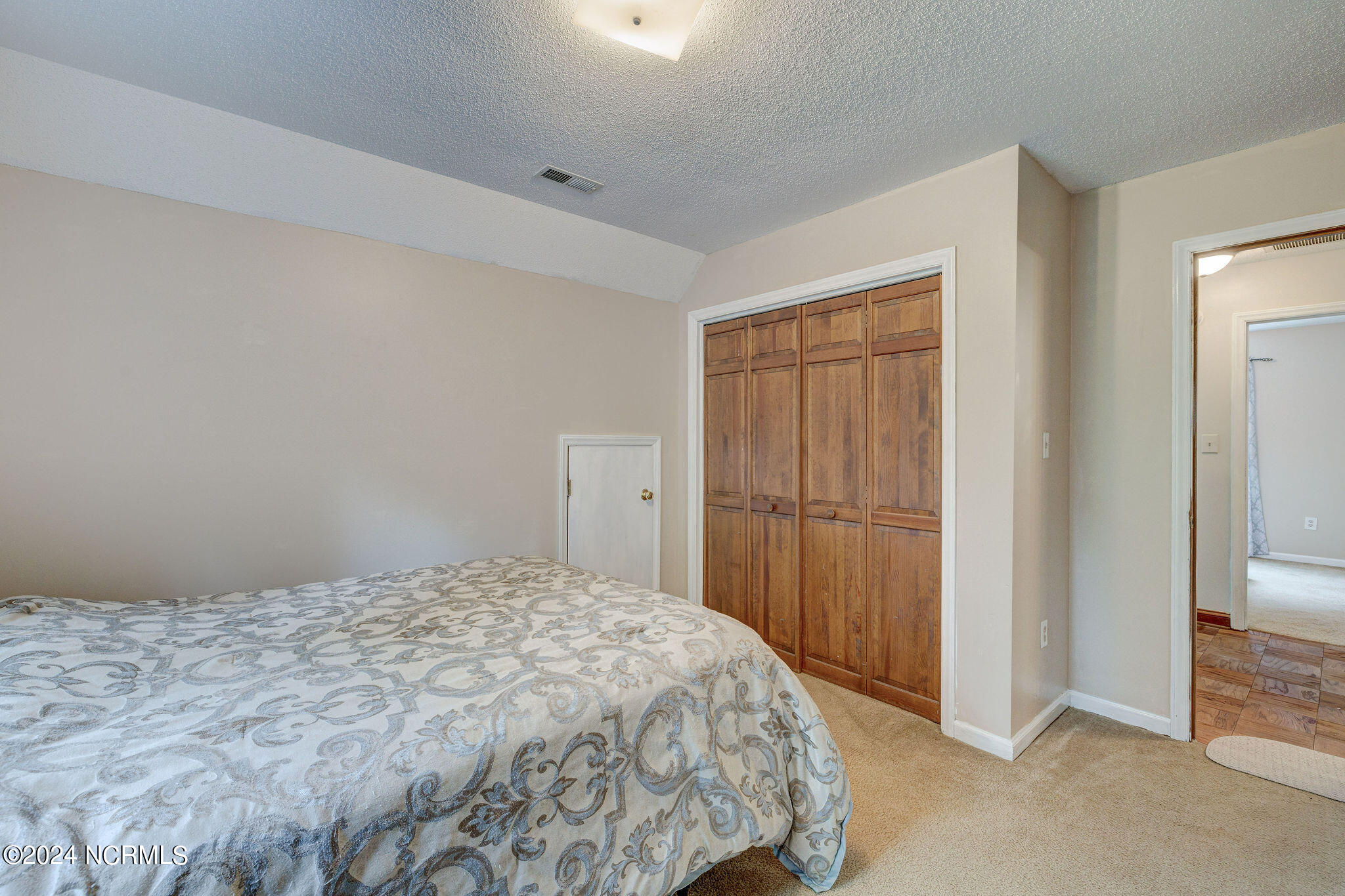9823 Black Bear Hollow SE