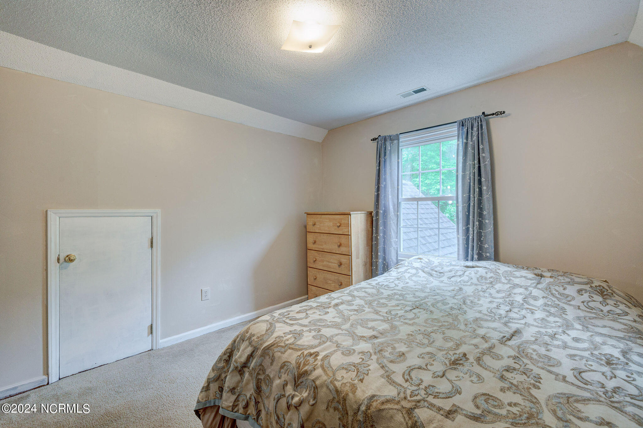 9823 Black Bear Hollow SE