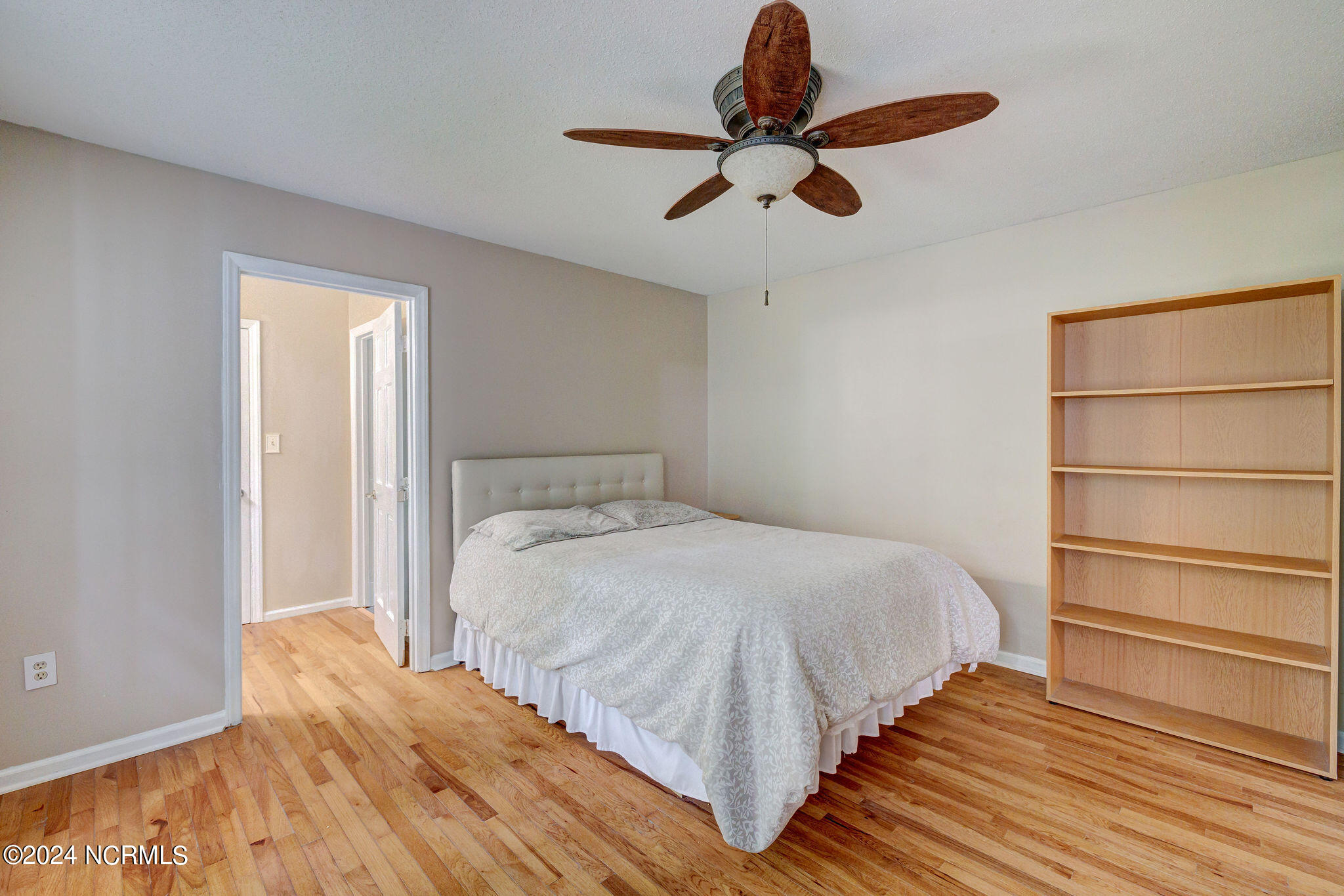 9823 Black Bear Hollow SE