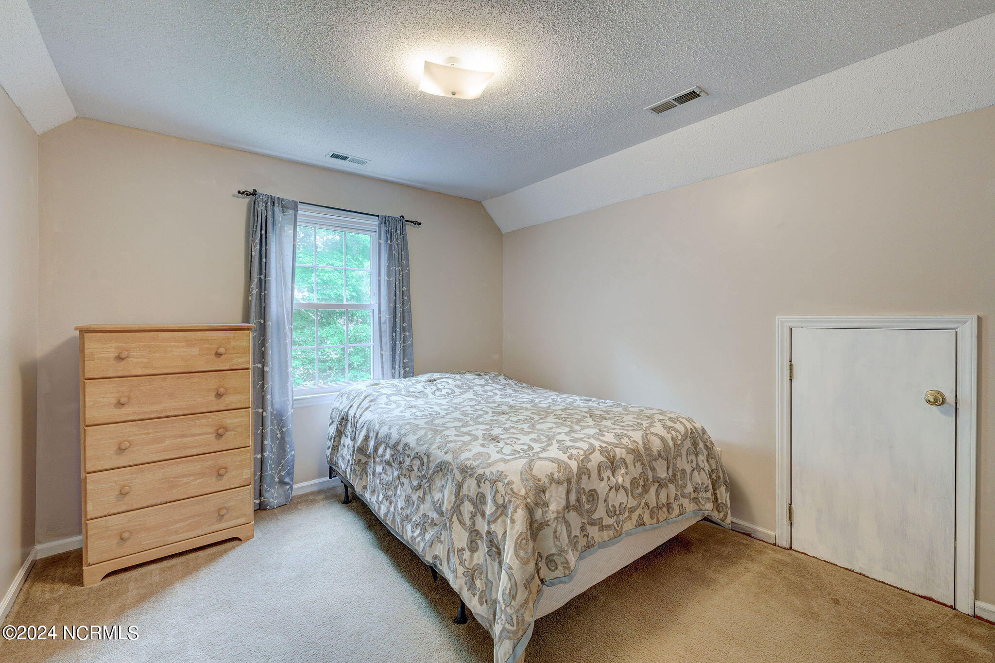 9823 Black Bear Hollow SE
