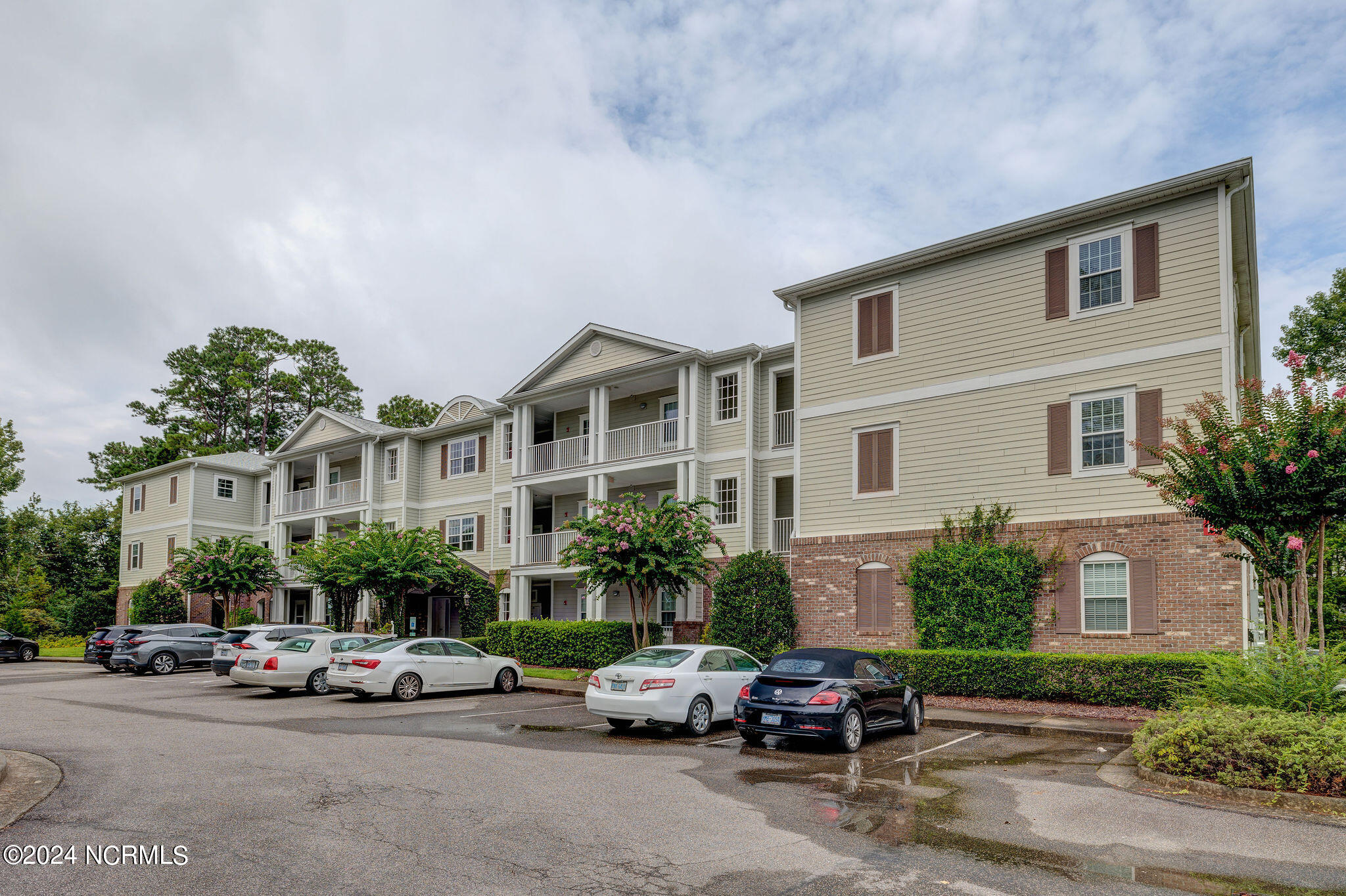 215 Valencia Court Unit 306