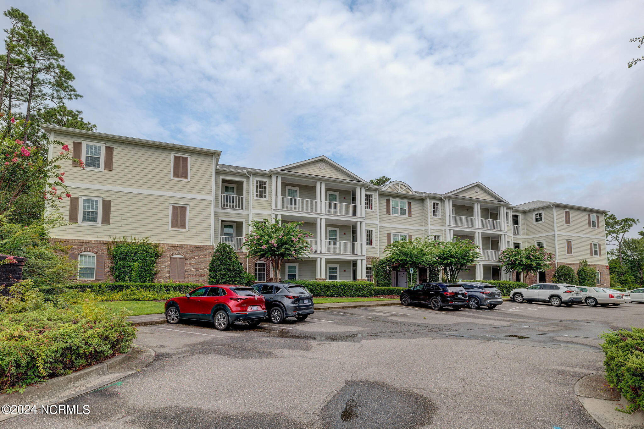 215 Valencia Court Unit 306