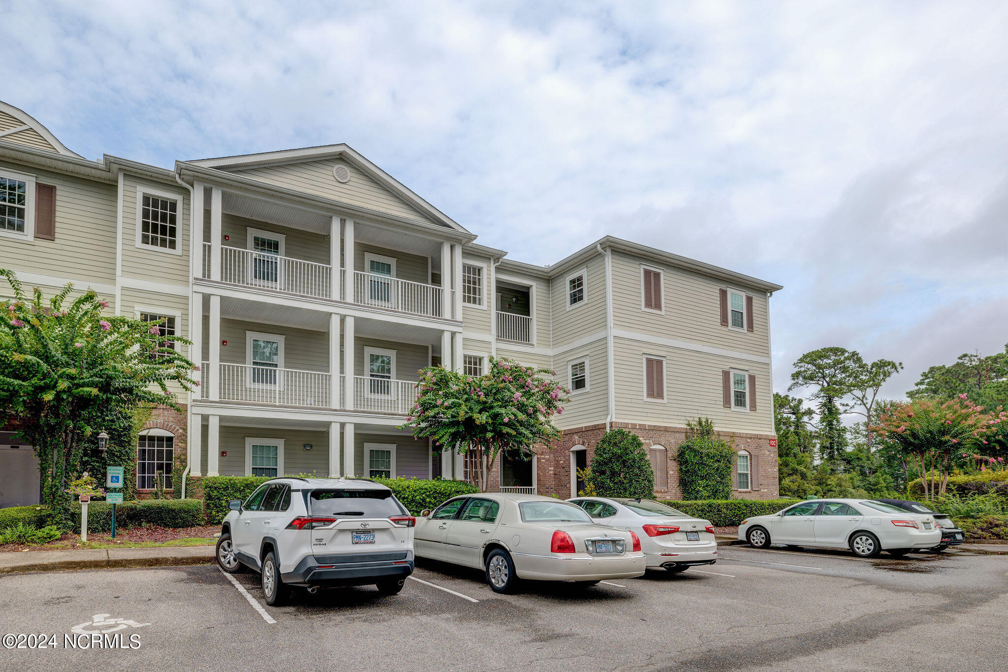 215 Valencia Court Unit 306