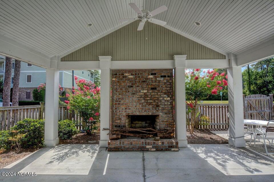 215 Valencia Court Unit 306