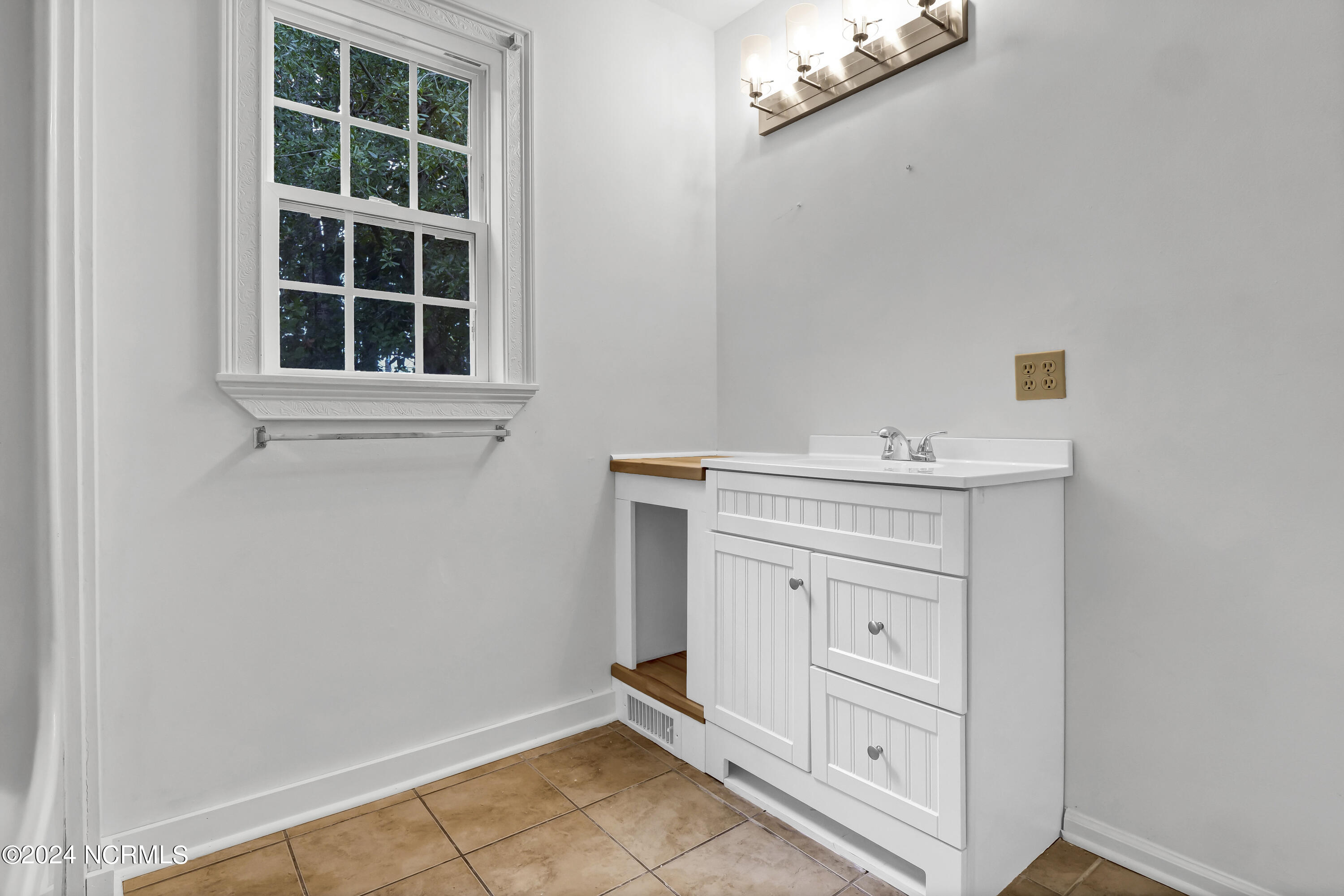 38 Hillsdale Drive
