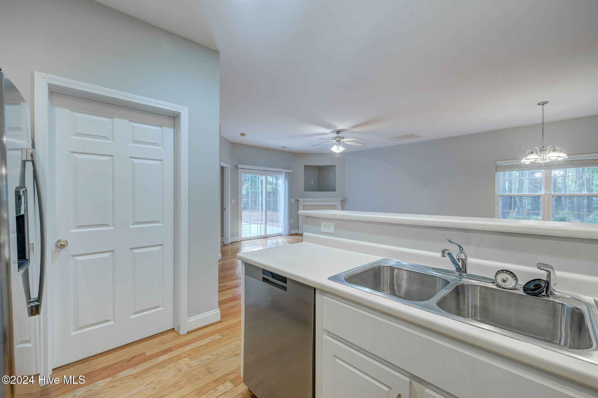 1602 Honeybee Lane