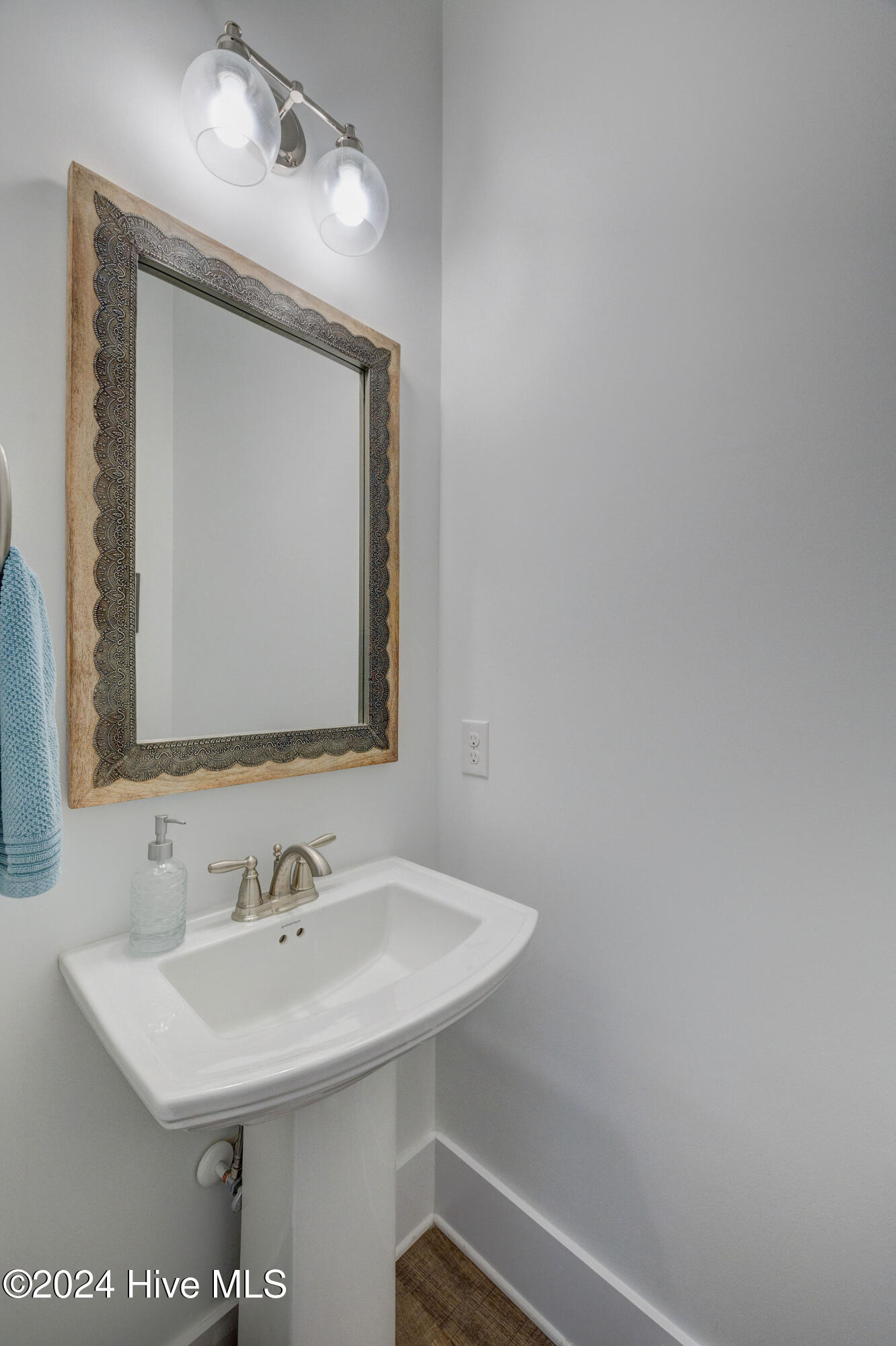 4022 Tamarisk Lane