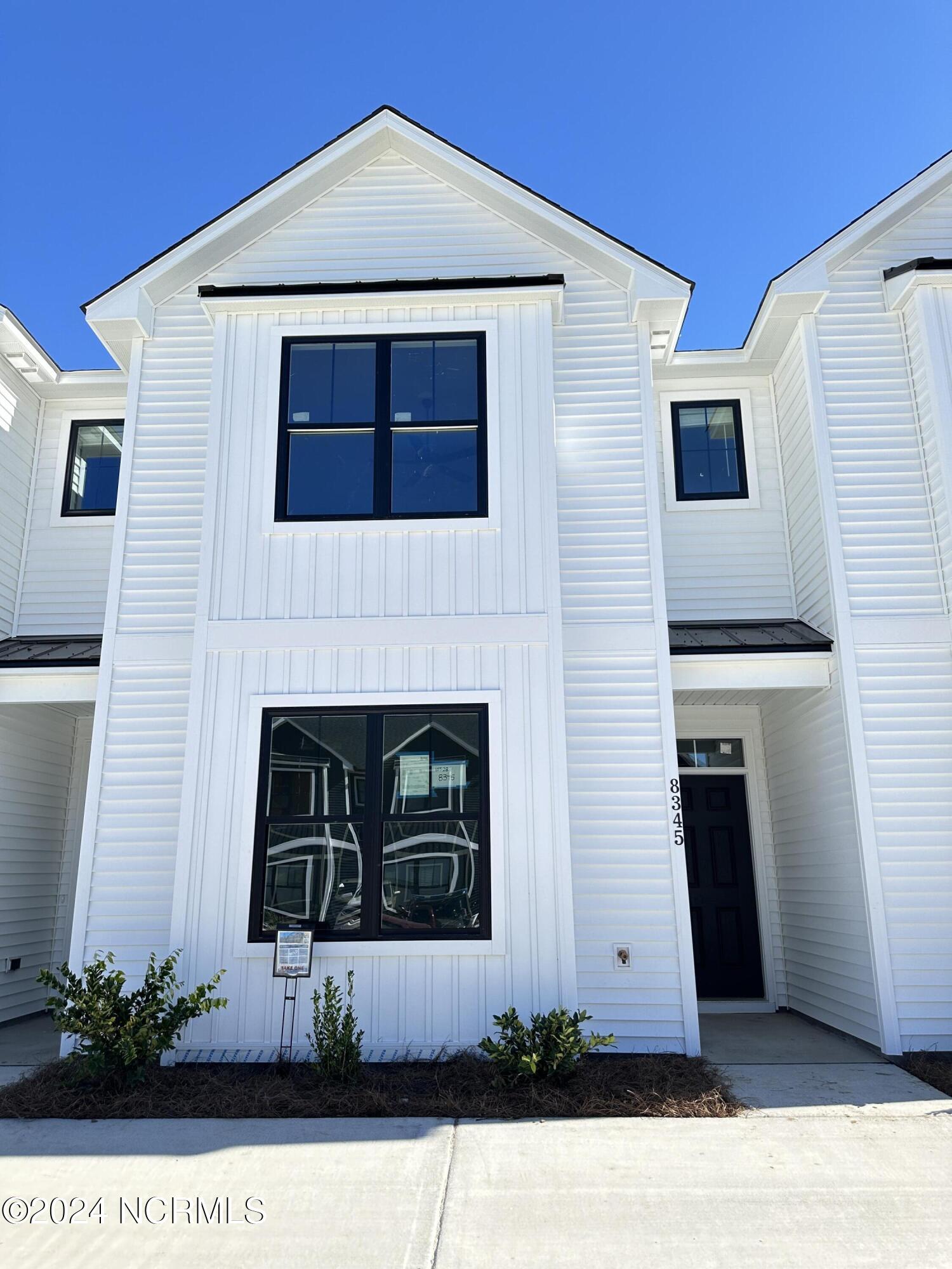 8361 Paramount Point