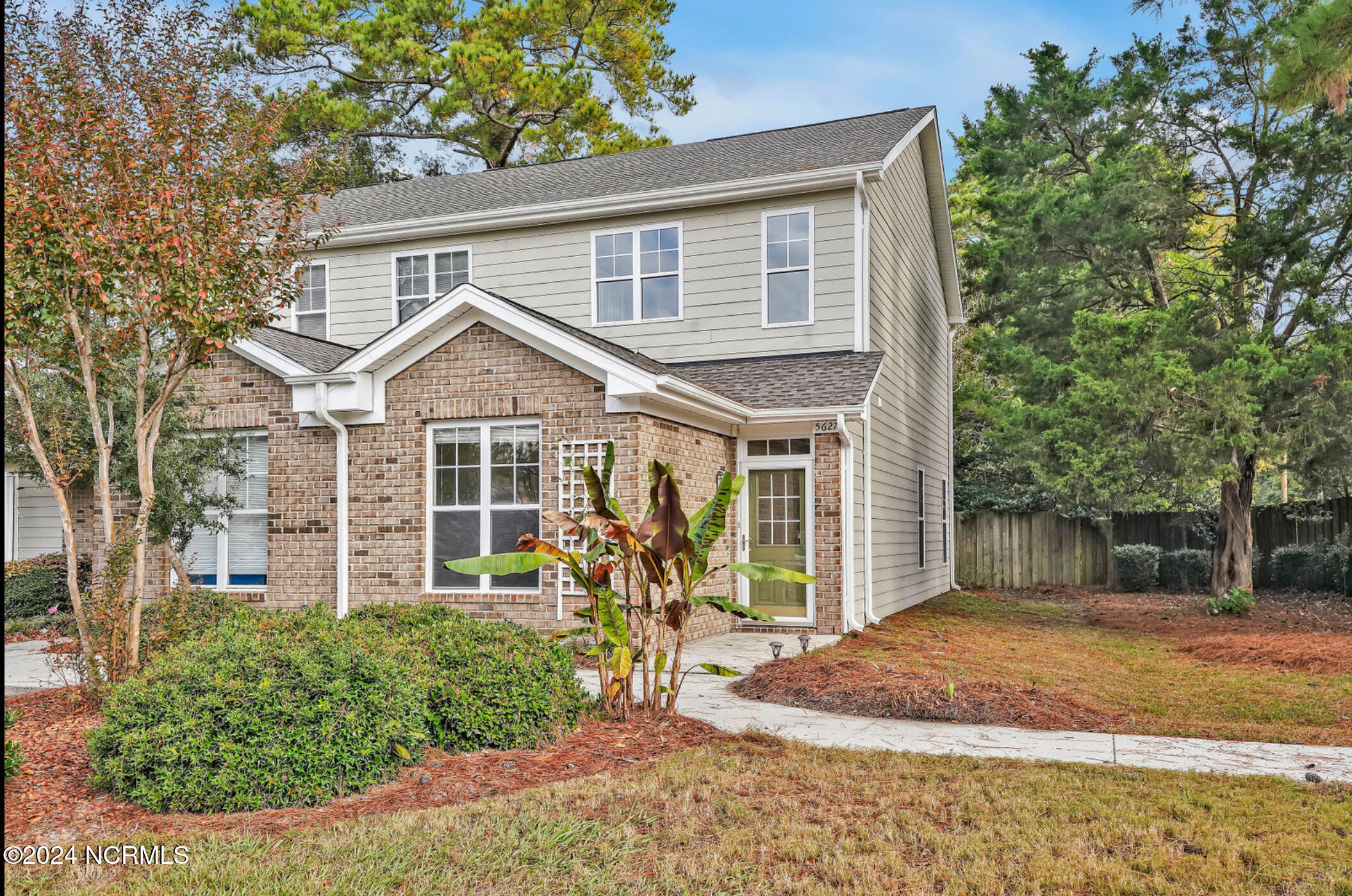 5627 Moss Vine Place