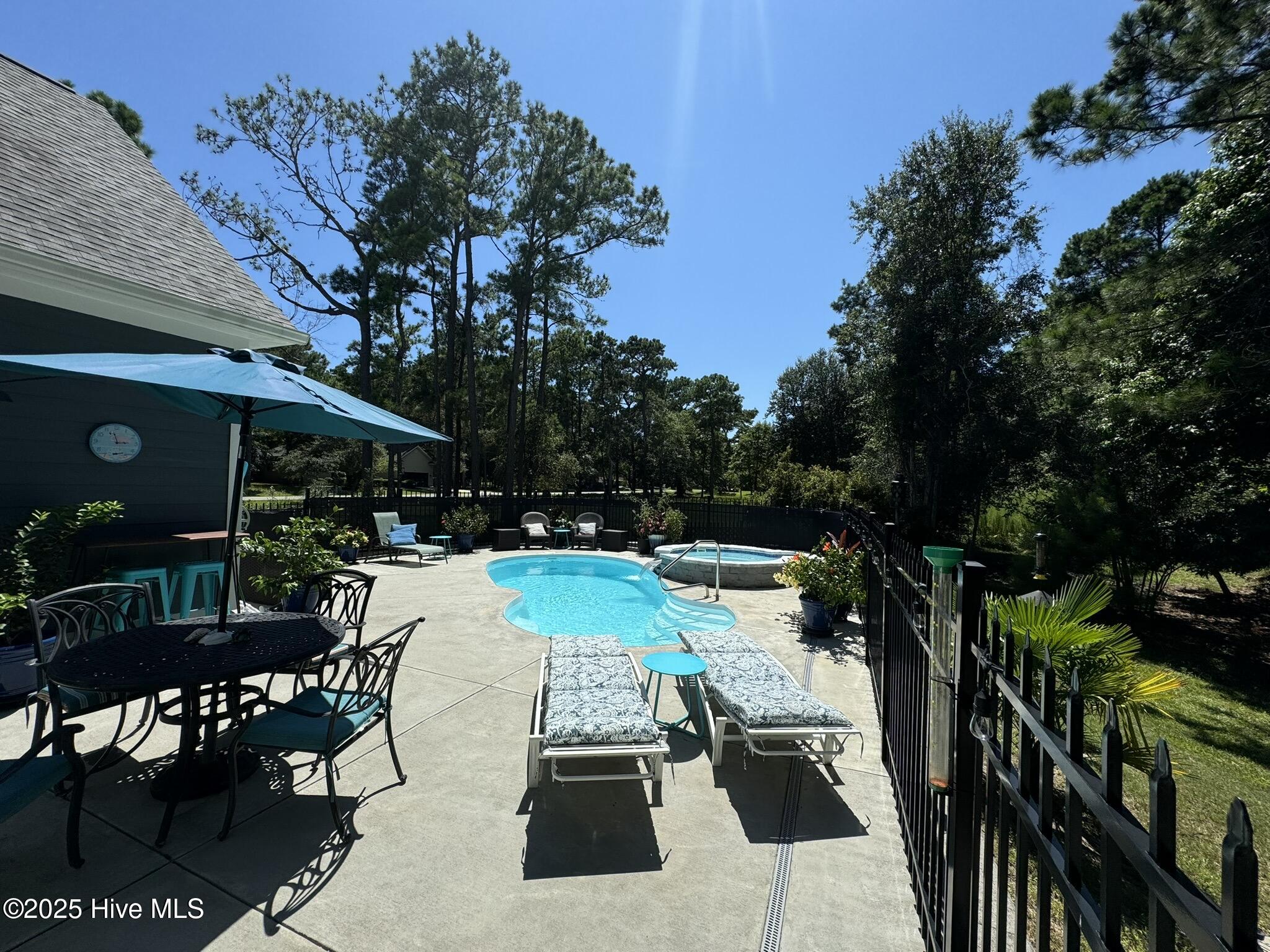 384 Genoes Point Road SW