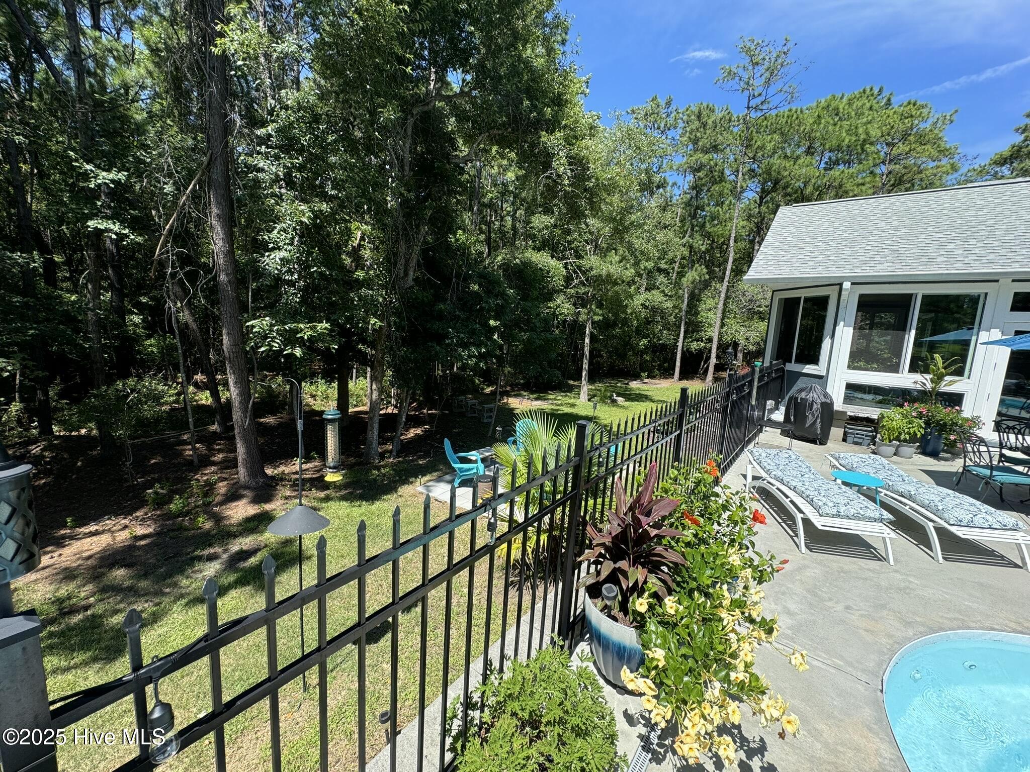 384 Genoes Point Road SW