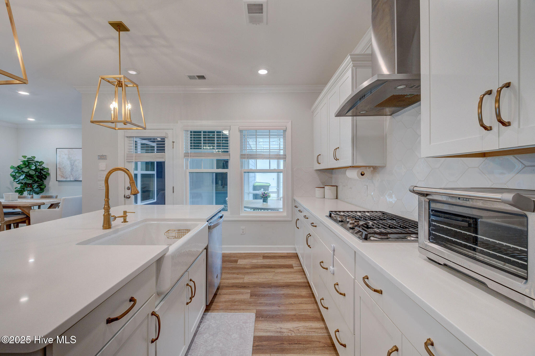 7128 Maple Leaf Drive