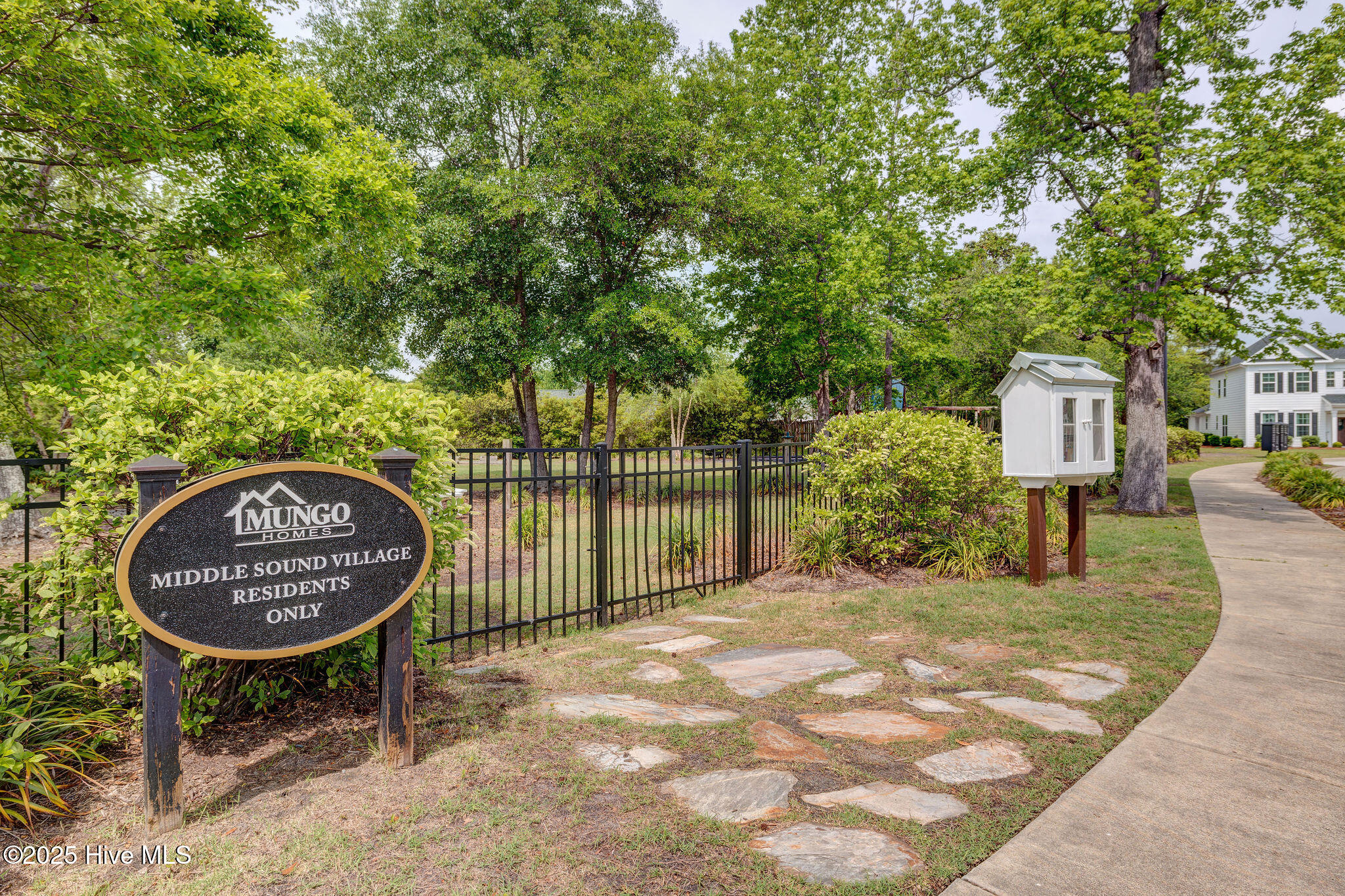 7128 Maple Leaf Drive