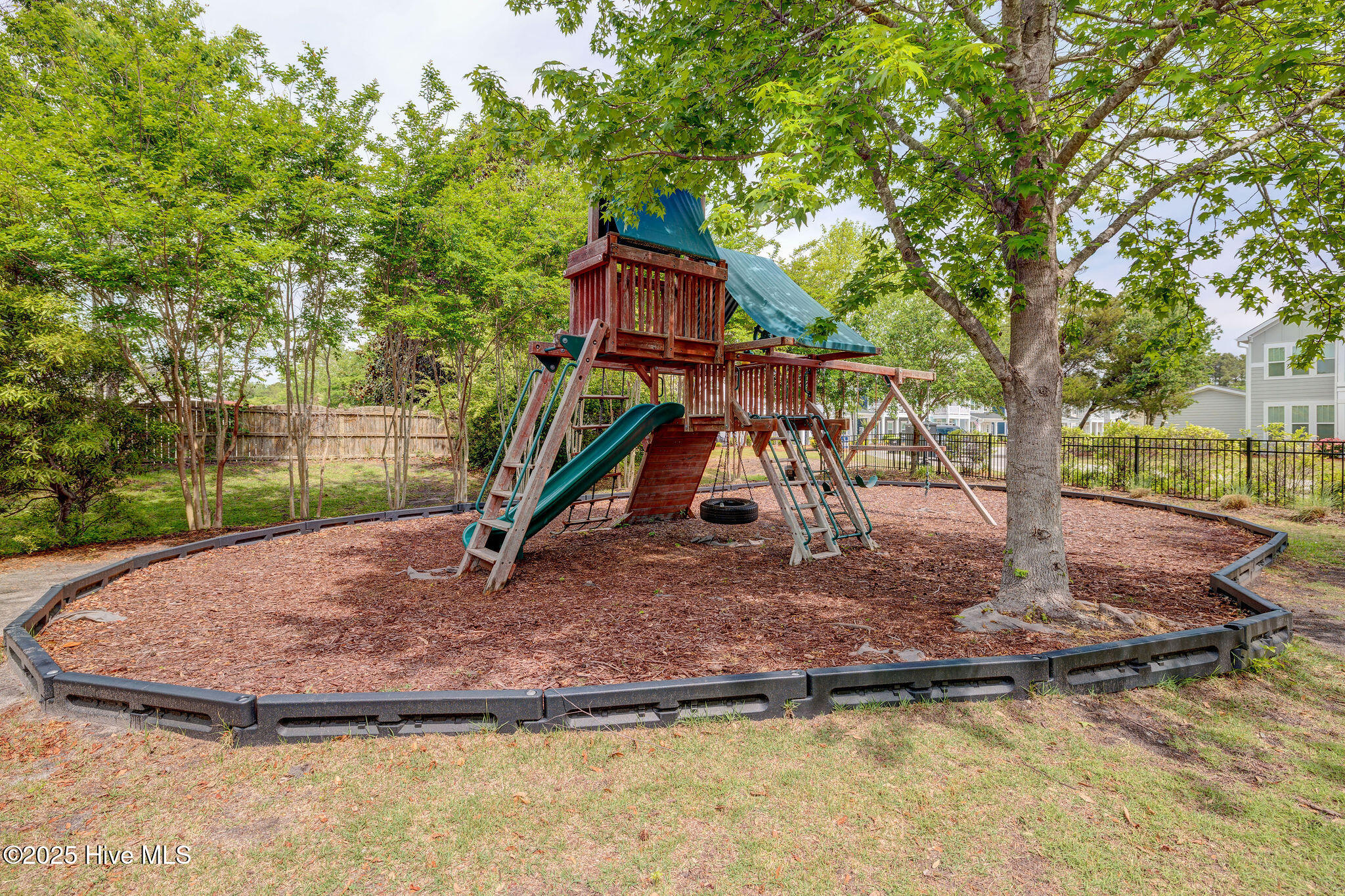 7128 Maple Leaf Drive