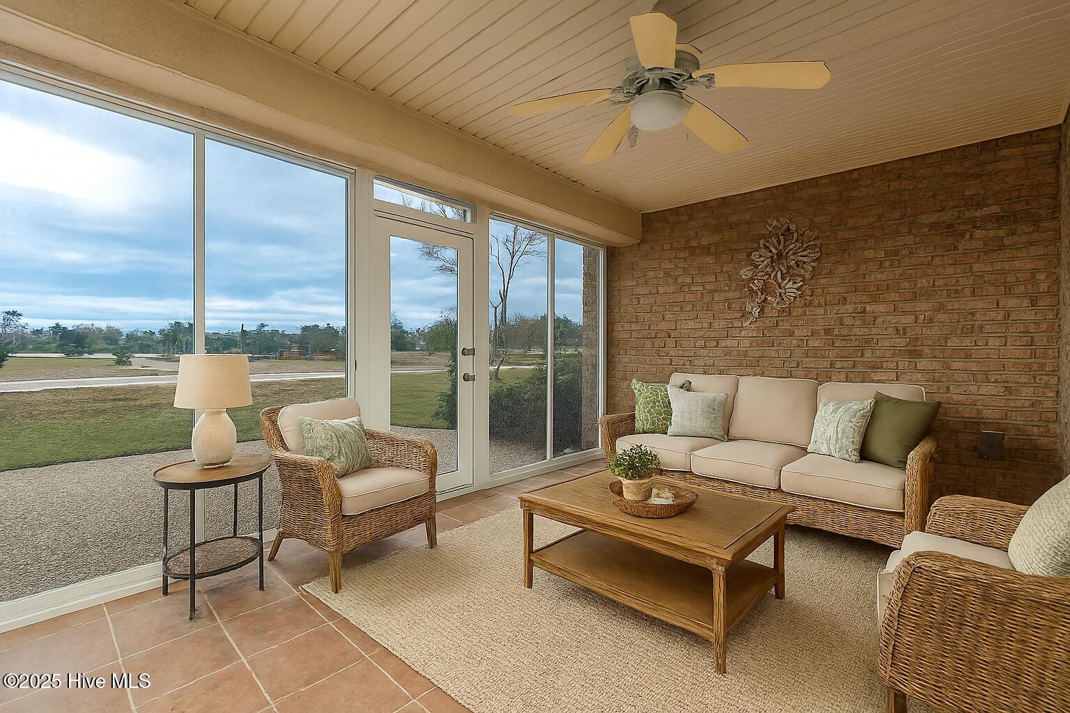 207 N Palm Drive