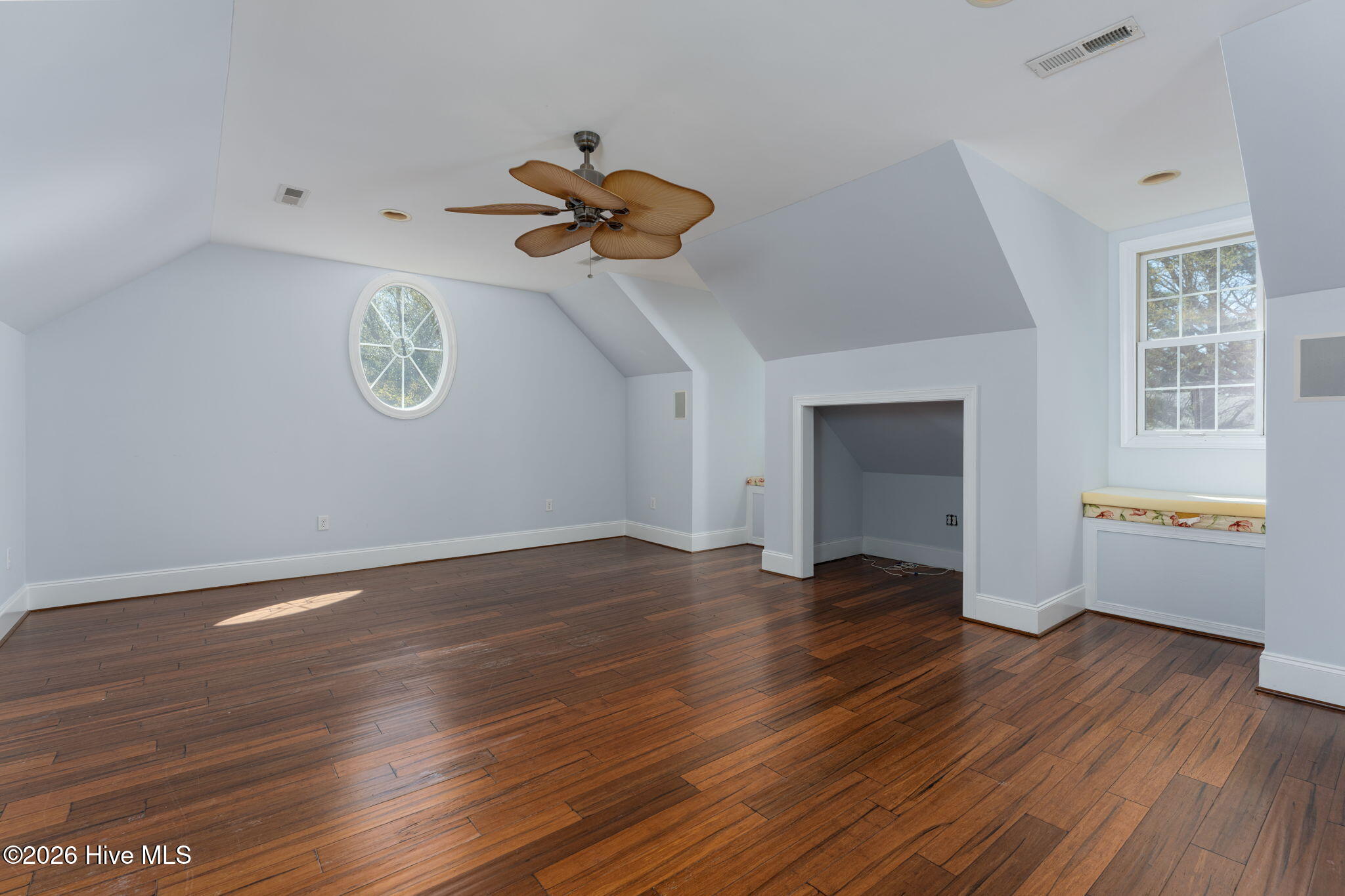 2689 Sloop Point Loop Road