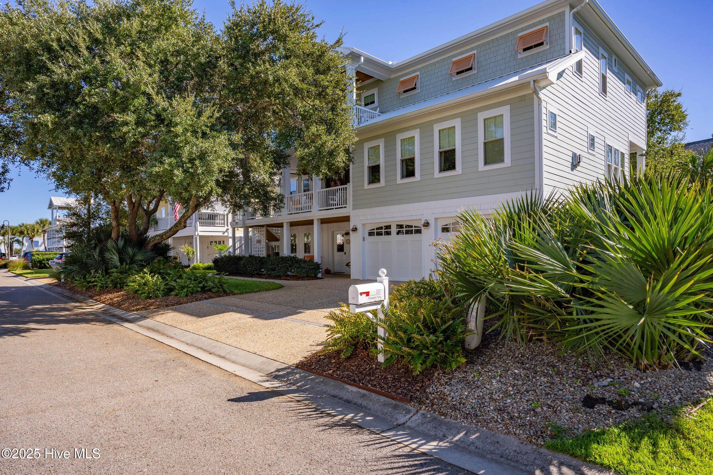 225 Marquesa Way