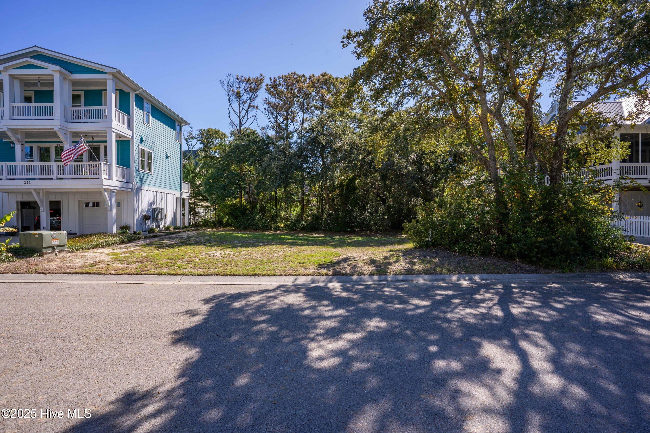225 Marquesa Way