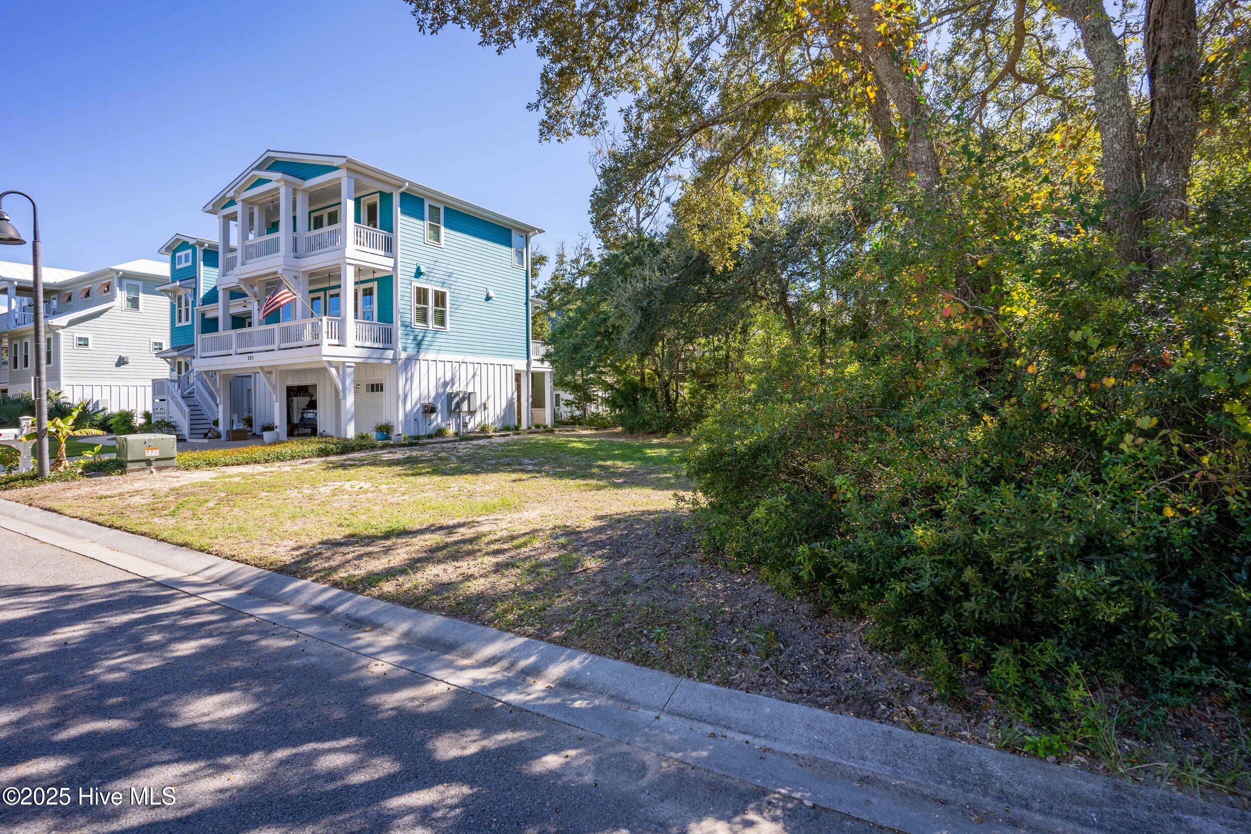 225 Marquesa Way