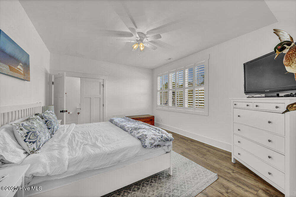 3829 Bay Colony Road NE