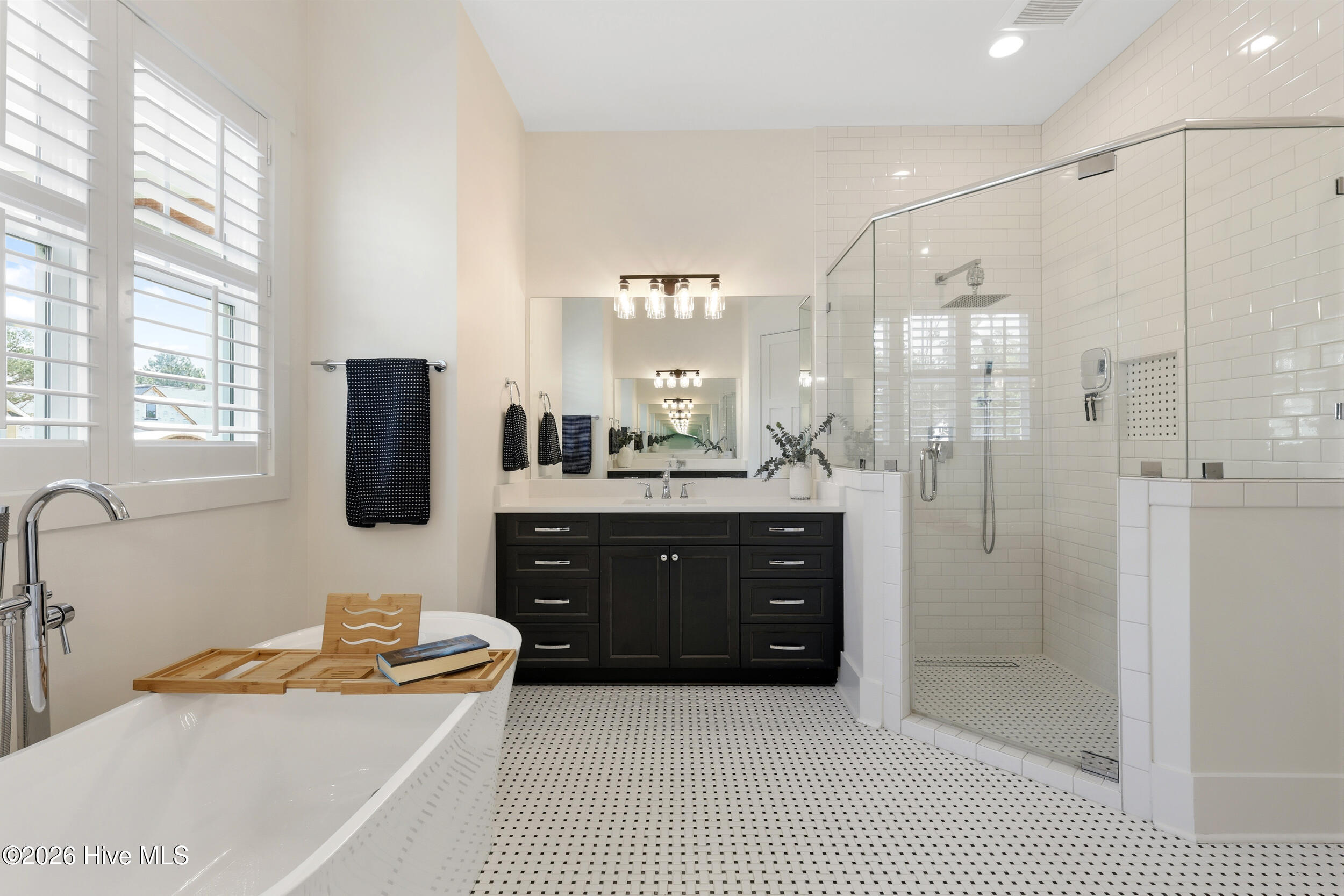3829 Bay Colony Road NE