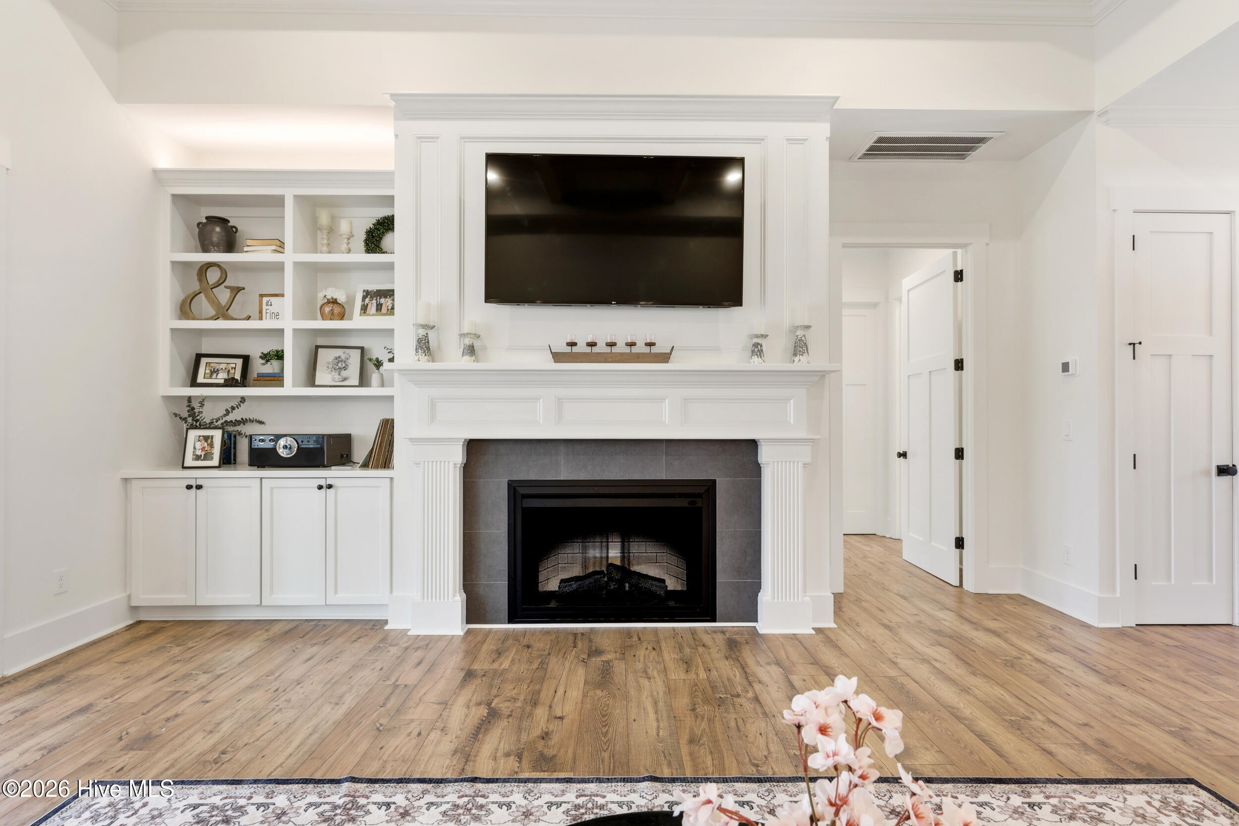3829 Bay Colony Road NE