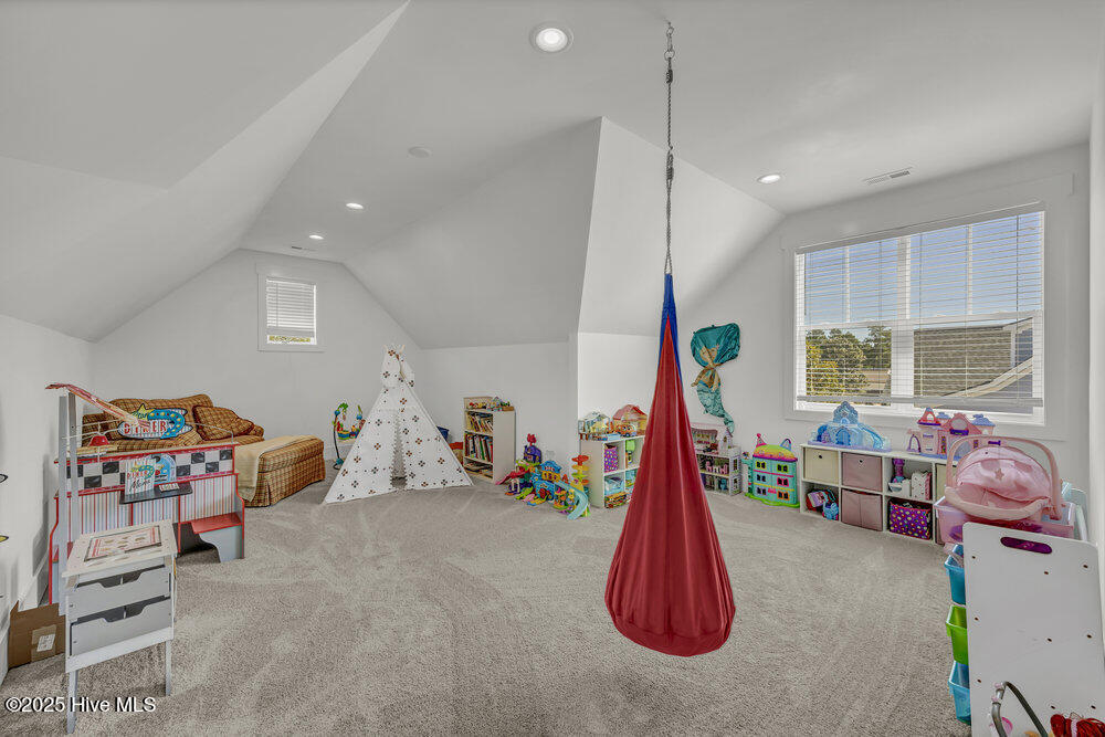 3829 Bay Colony Road NE